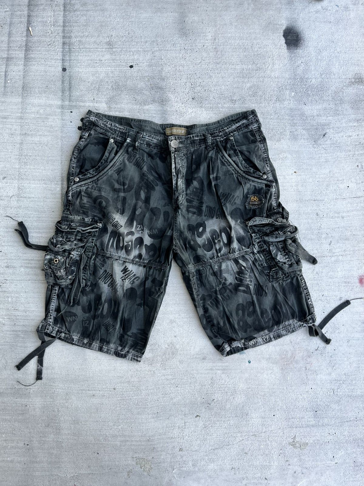 Vintage Black Y2K skater shorts size 36-38 Size US 36 / EU 52 - 2 Thumbnail