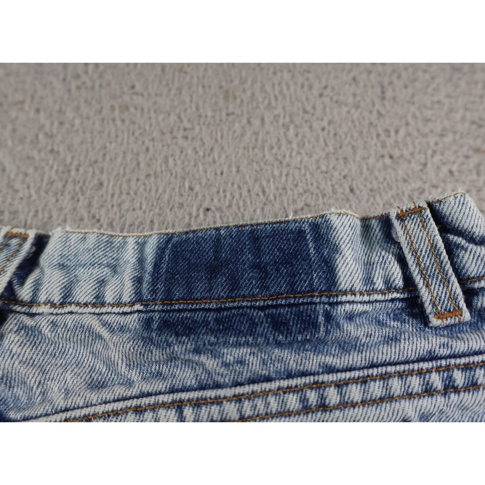 Levi's VINTAGE Levis 550 Jeans Mens 34x30 Blue Relaxed Fit Tapered Denim 90s Made USA Size US 34 / EU 50 - 7 Thumbnail