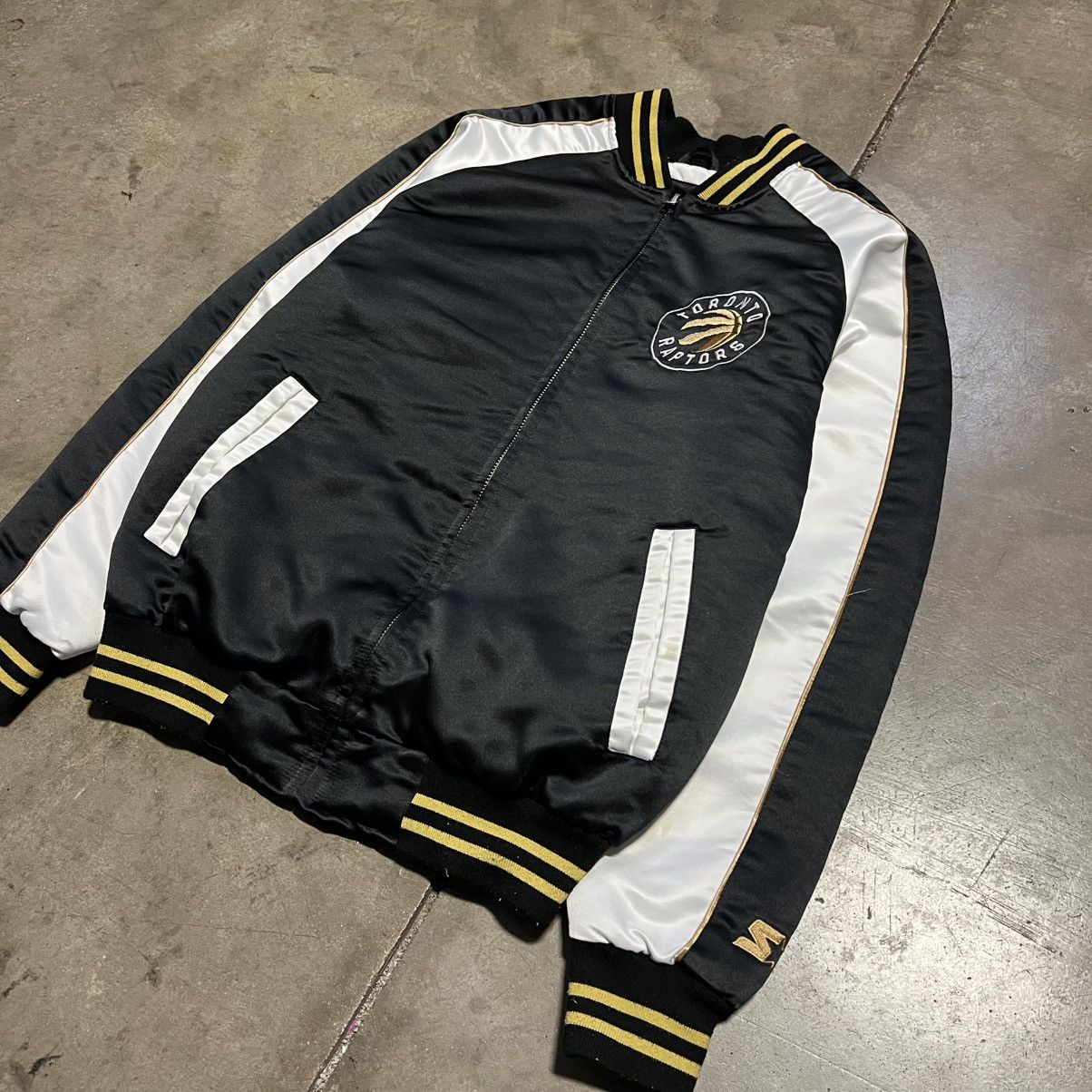 Starter Vintage Toronto Raptors Starter Satin Bomber Jacket Varsity Size US S / EU 44-46 / 1 - 4 Thumbnail