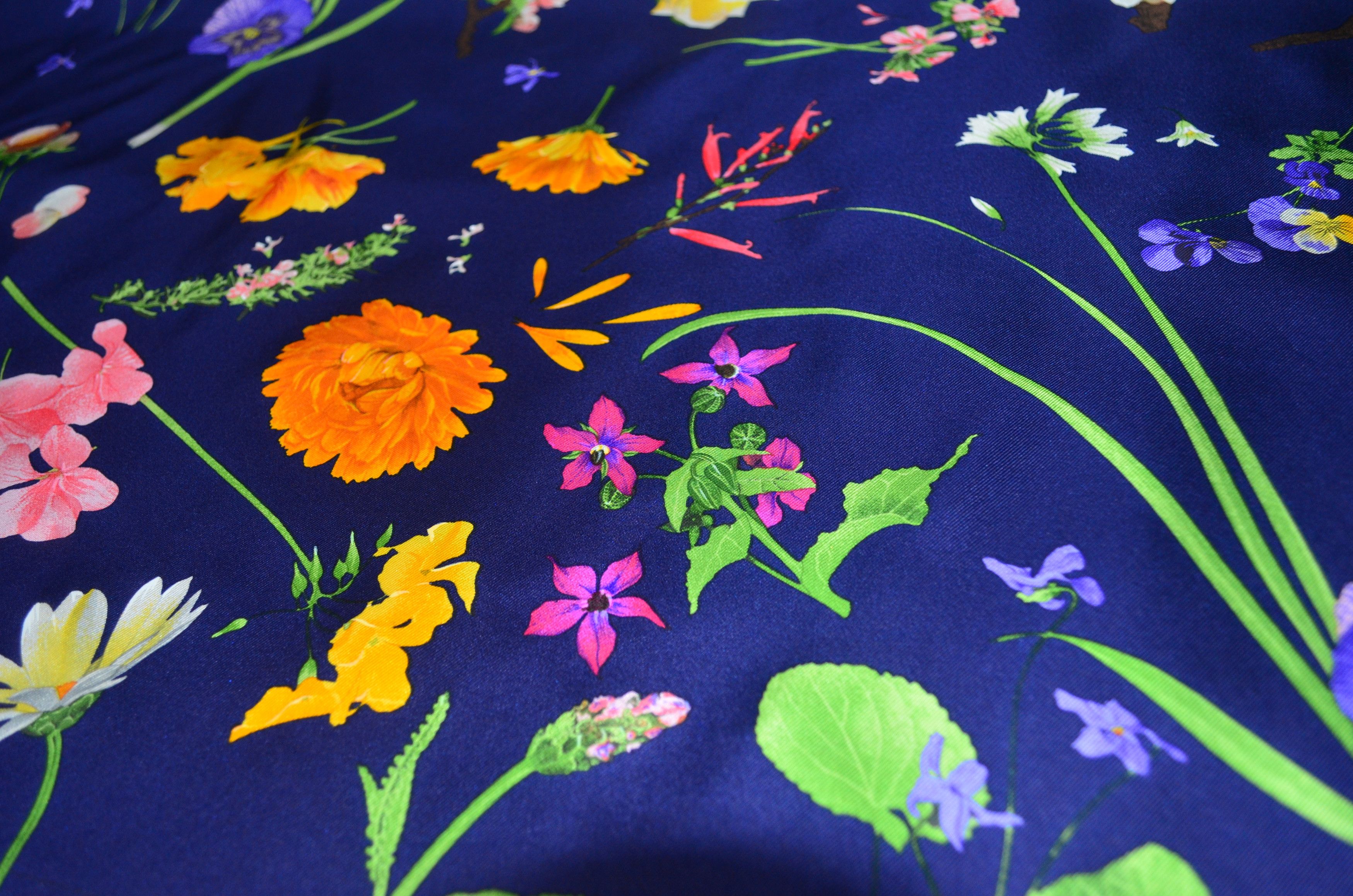 Gucci Vintage Gucci Flora Silk Scarf Size ONE SIZE - 5 Thumbnail