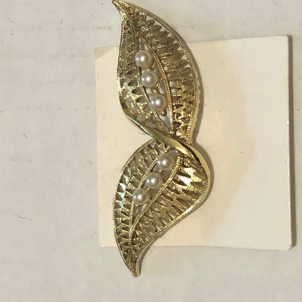 Vintage Embellished Spiral Leaf Metal Gold Faux Pearl Brooch Jewelry Size ONE SIZE - 1 Thumbnail