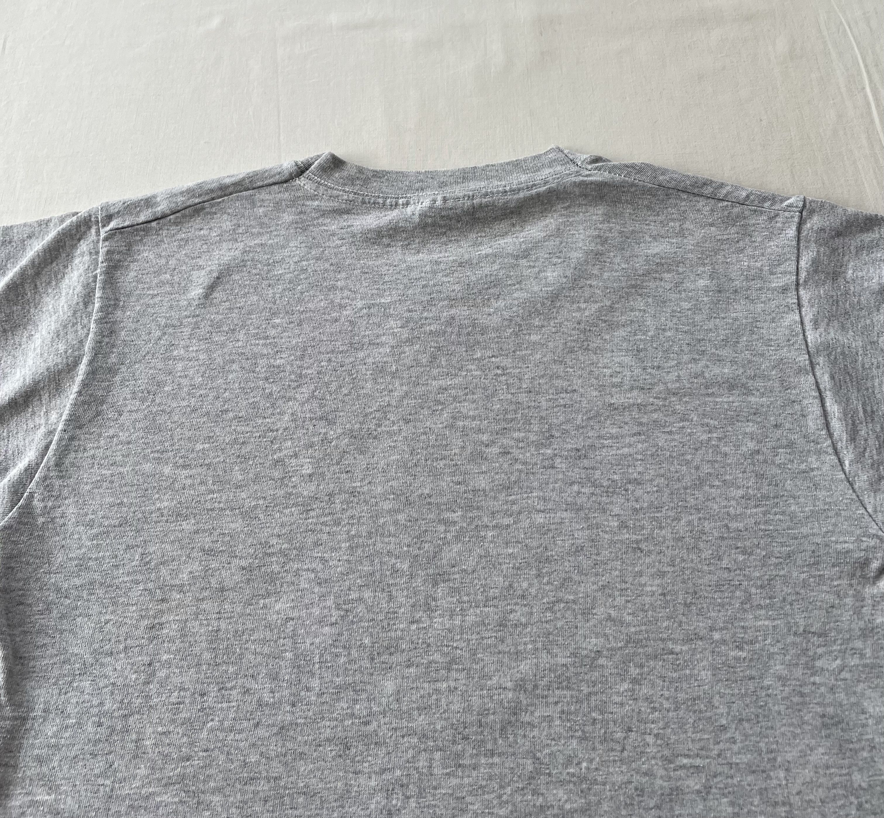 Band Tees Vintage 2000s Deftones Metal Band Y2k Gray T-shirt Size US S / EU 44-46 / 1 - 10 Thumbnail