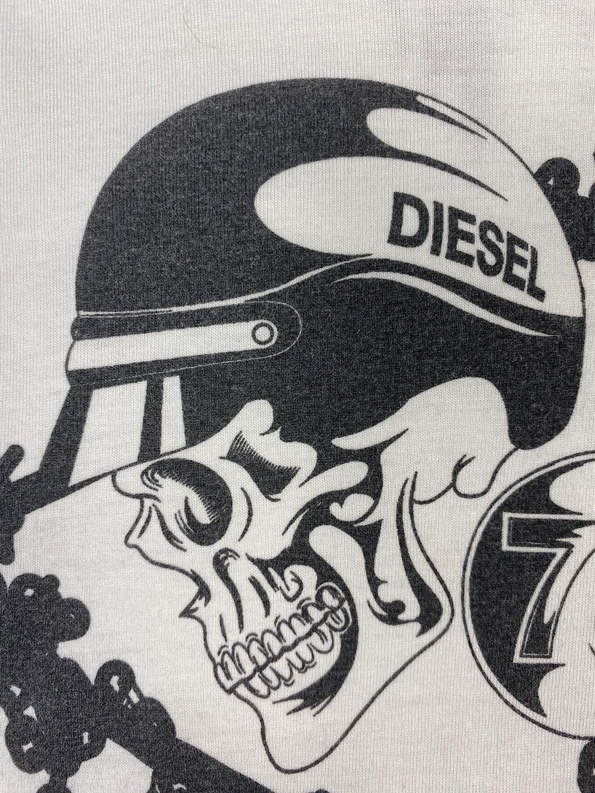 Diesel Vintage 00s Diesel Skulls Biker Motorcycle Y2K Tee Size US L / EU 52-54 / 3 - 9 Thumbnail