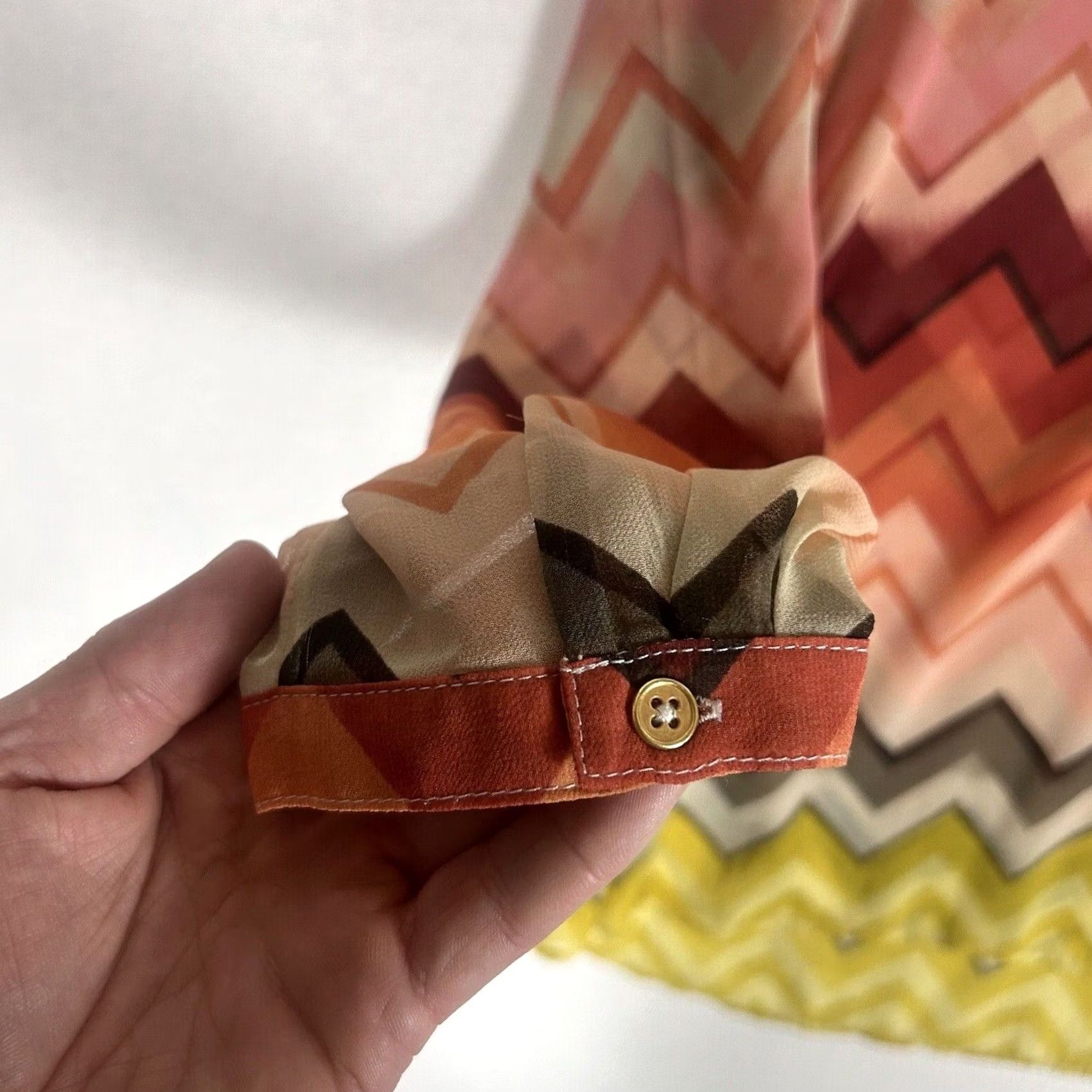 Banana Republic Banana Republic Sheer Blouse Long Sleeve Shirt Top L Multicolor Geometric Print Womens V-Neck, Polyester, Regular Size Size L / US 10 / IT 46 - 5 Thumbnail