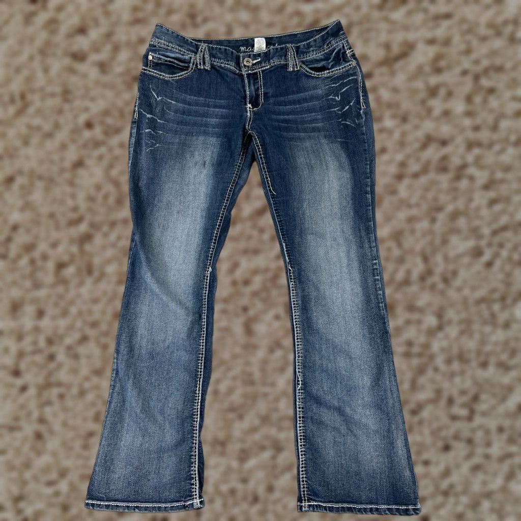Vintage Maurices Jeans Women 11 Blue Denim Bootcut Low Rise 31x30 Cotton 5-Pocket Zipper Distressed Western Cowboy Size 32" / US 10 / IT 46 - 1 Thumbnail