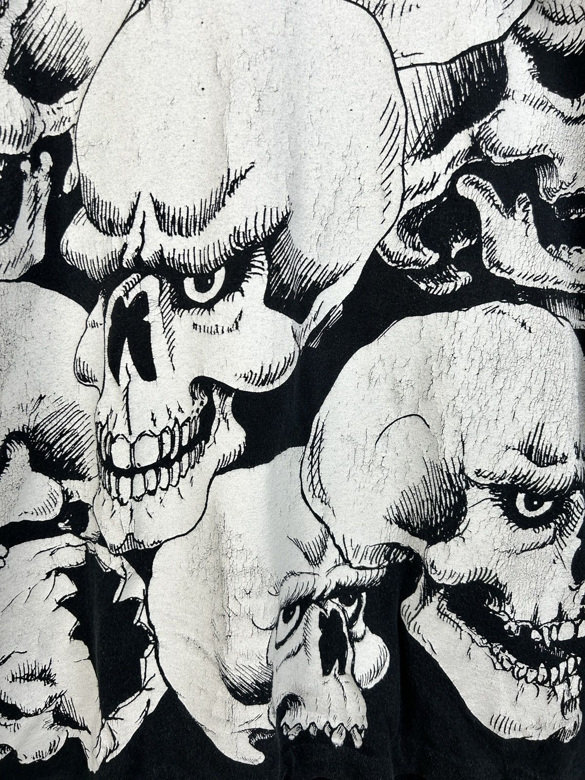 Vintage 90s Vintage Skulls AOP Allover Print Screen Stars Art Tee Size US L / EU 52-54 / 3 - 4 Thumbnail