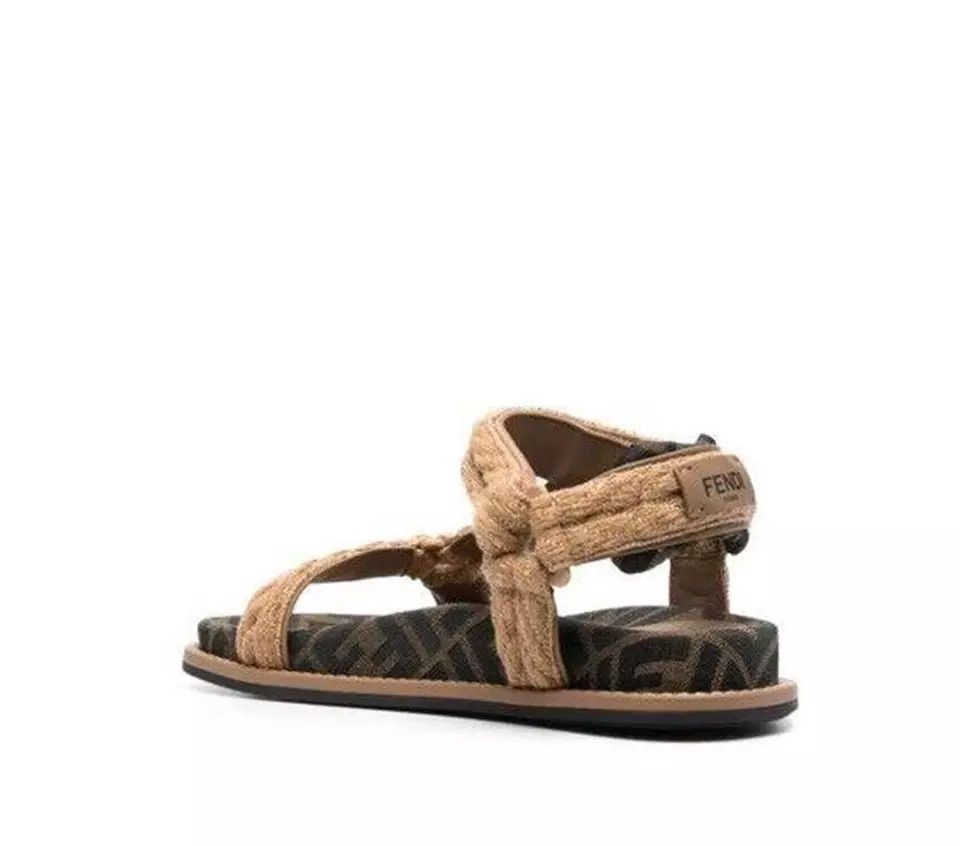 o1loc1c0824 Sandal in Brown