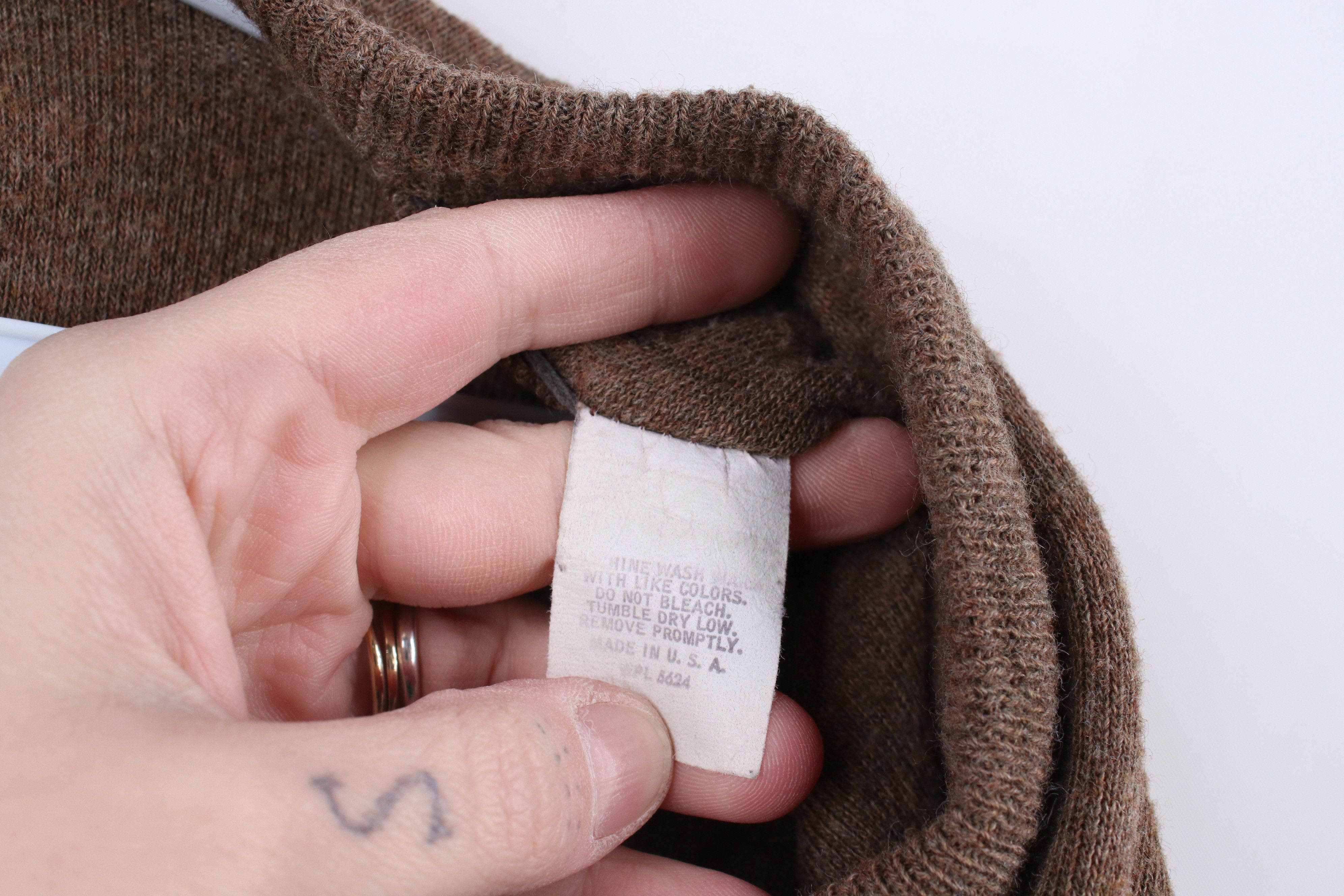 Vintage Vintage 70s Streetwear Equestrian V-Neck Sweater Brown USA Size US M / EU 48-50 / 2 - 6 Thumbnail