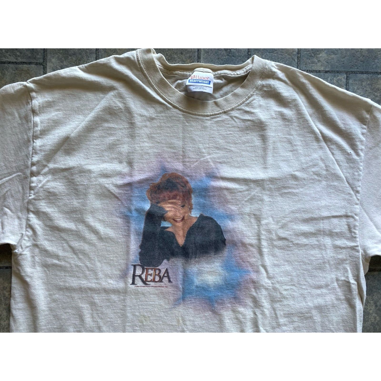 Hanes VINTAGE 2004 Reba McEntire T Shirt Hanes White Men’s Large Short Sleeve Mens L White Short Sleeve 2000s Size US L / EU 52-54 / 3 - 3 Thumbnail