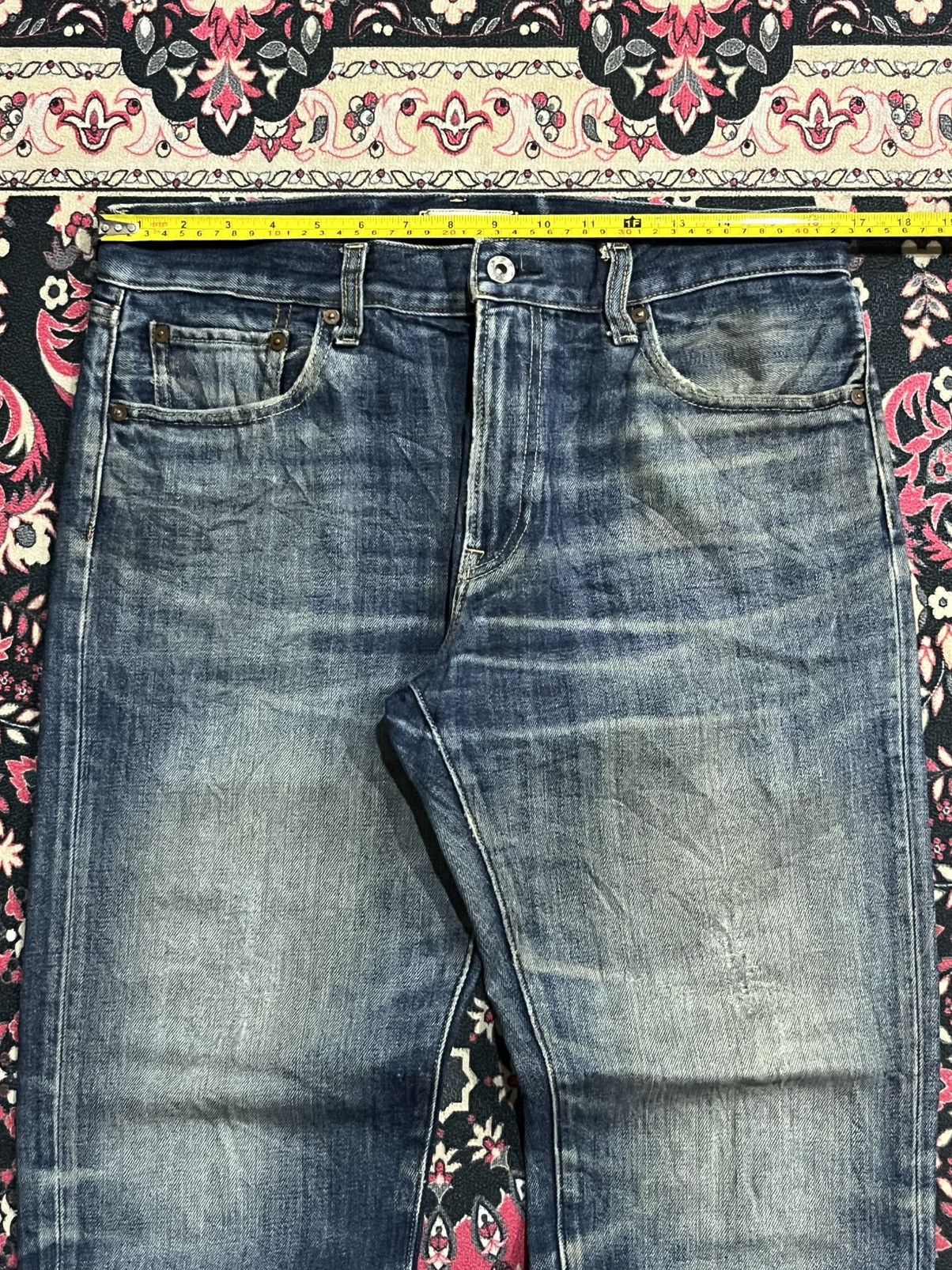 Undercover × Uniqlo Vintage Uniqlo Blue Faded Washed Straight Leg Jeans Size US 32 / EU 48 - 11 Thumbnail