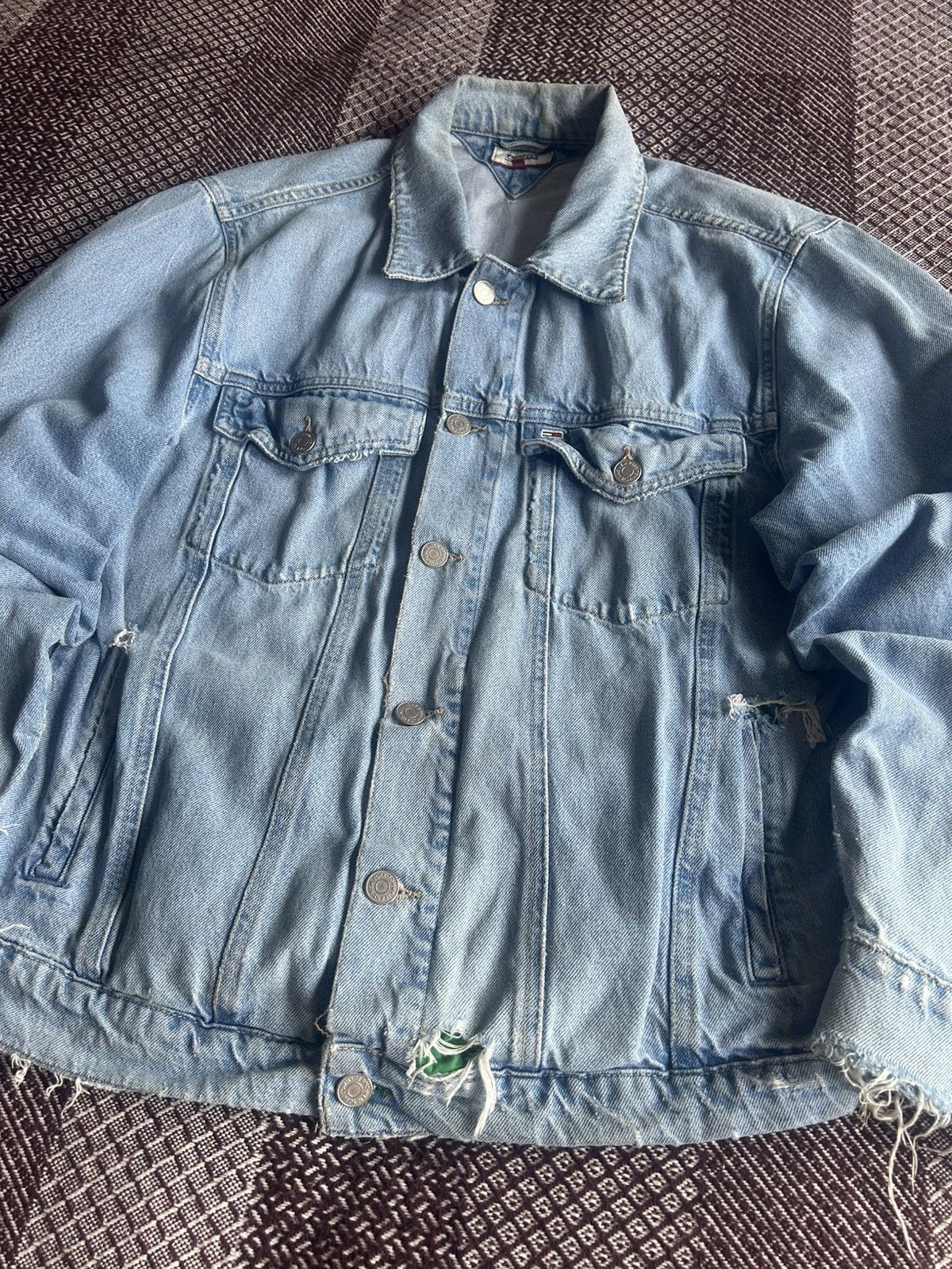 Tommy Hilfiger Tommy Jeans Distressed Denim Jacket Oversized Streetwear Size US M / EU 48-50 / 2 - 4 Thumbnail