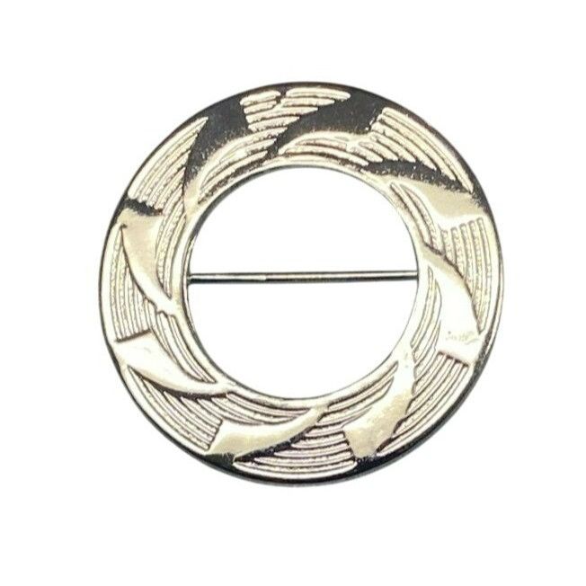 Other Vintage Round Silver-Tone Brooch Pin With Geometric Engraved Size ONE SIZE - 1 Thumbnail