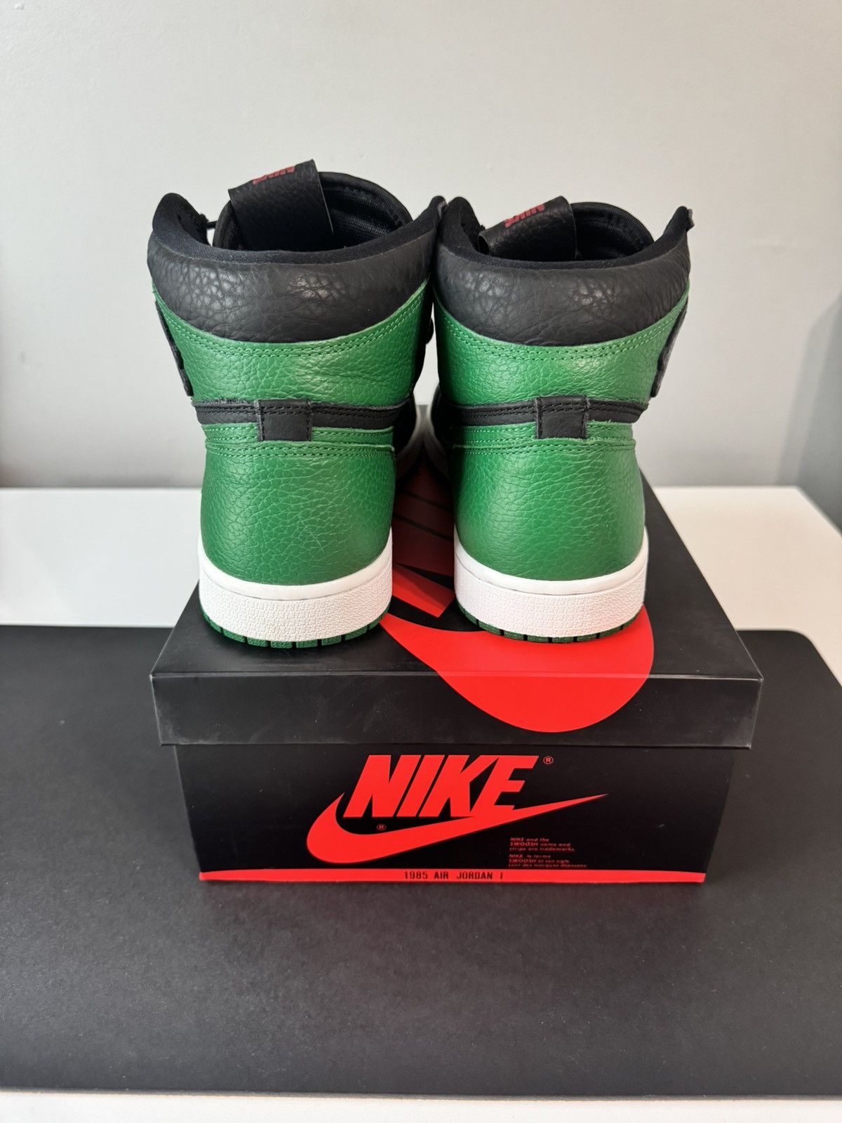 Jordan Brand Jordan 1 Retro Pine Green Black Size US 9.5 / EU 42-43 - 6 Thumbnail