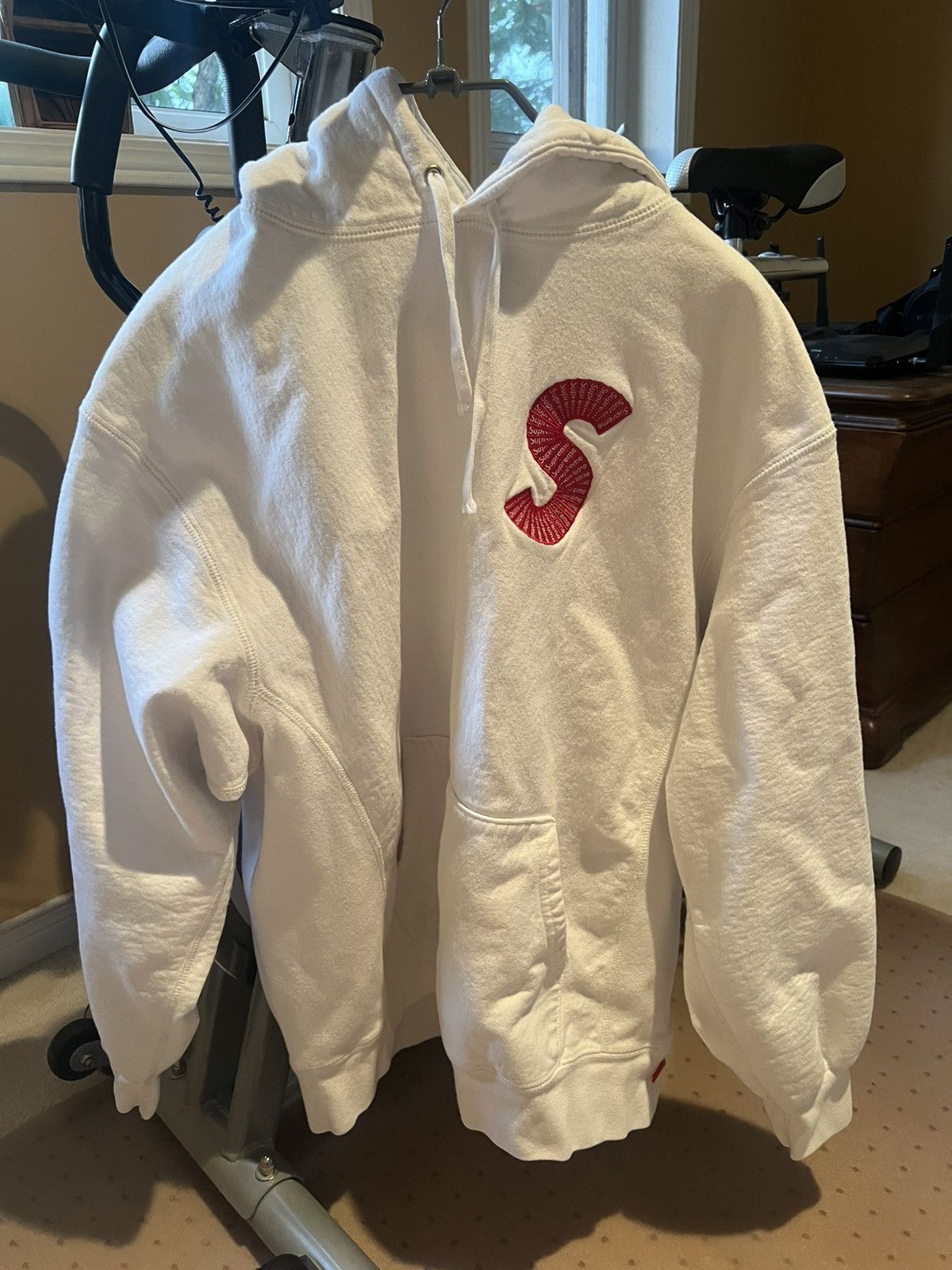 Supreme Supreme S logo Size US L / EU 52-54 / 3 - 1 Thumbnail