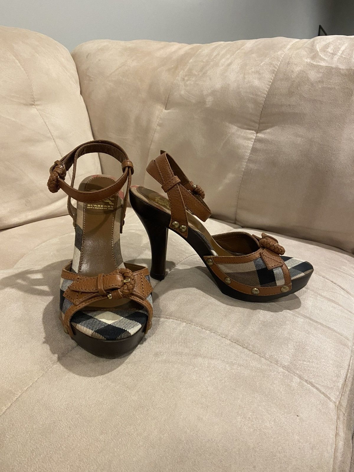 Burberry Burberry Buckled Wooden Heels Size US 5.5 / IT 35.5 - 3 Thumbnail