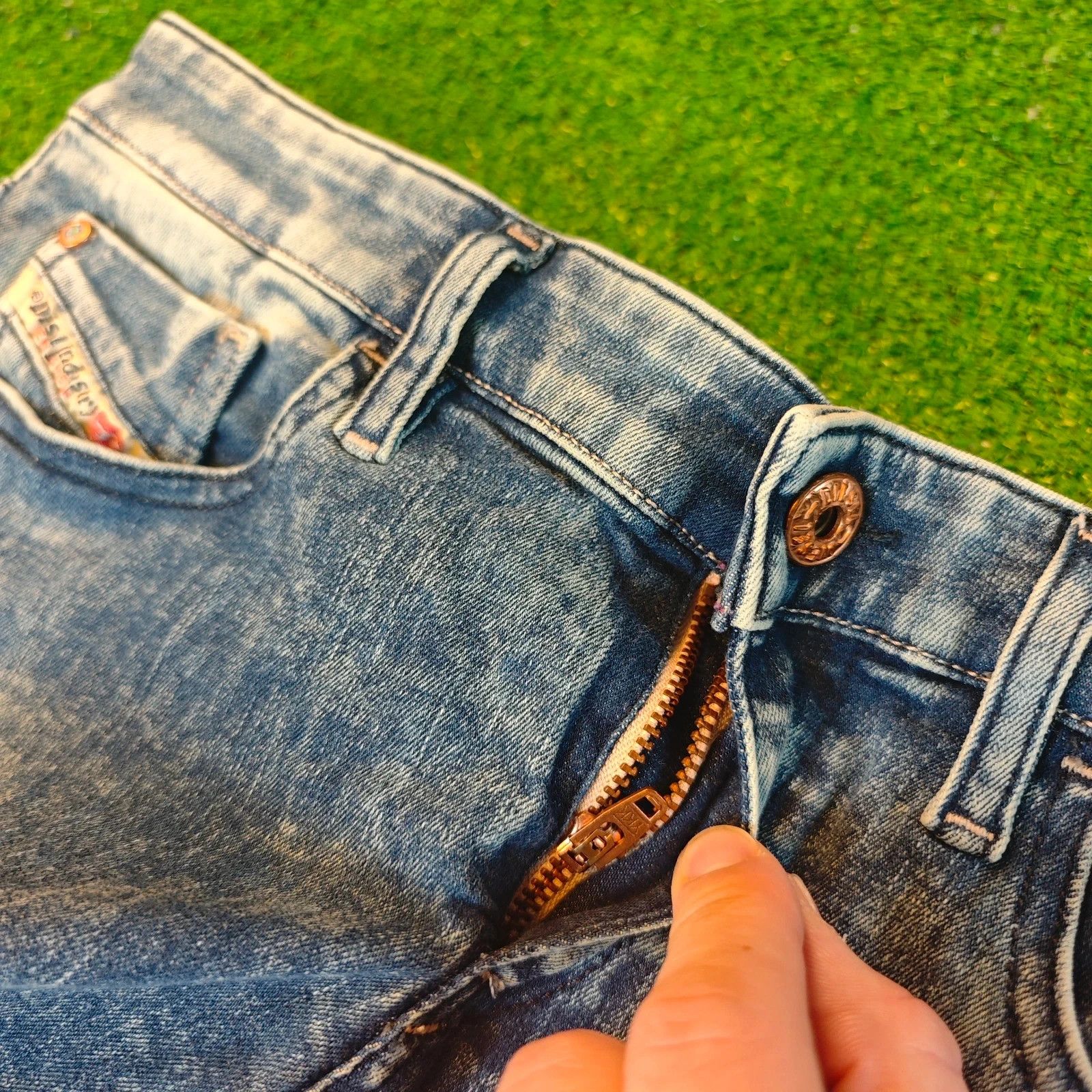 Diesel Diesel Skinzee-low Jeans Womens 30x32 stone wash super slim Size 30" / US 8 / IT 44 - 3 Thumbnail