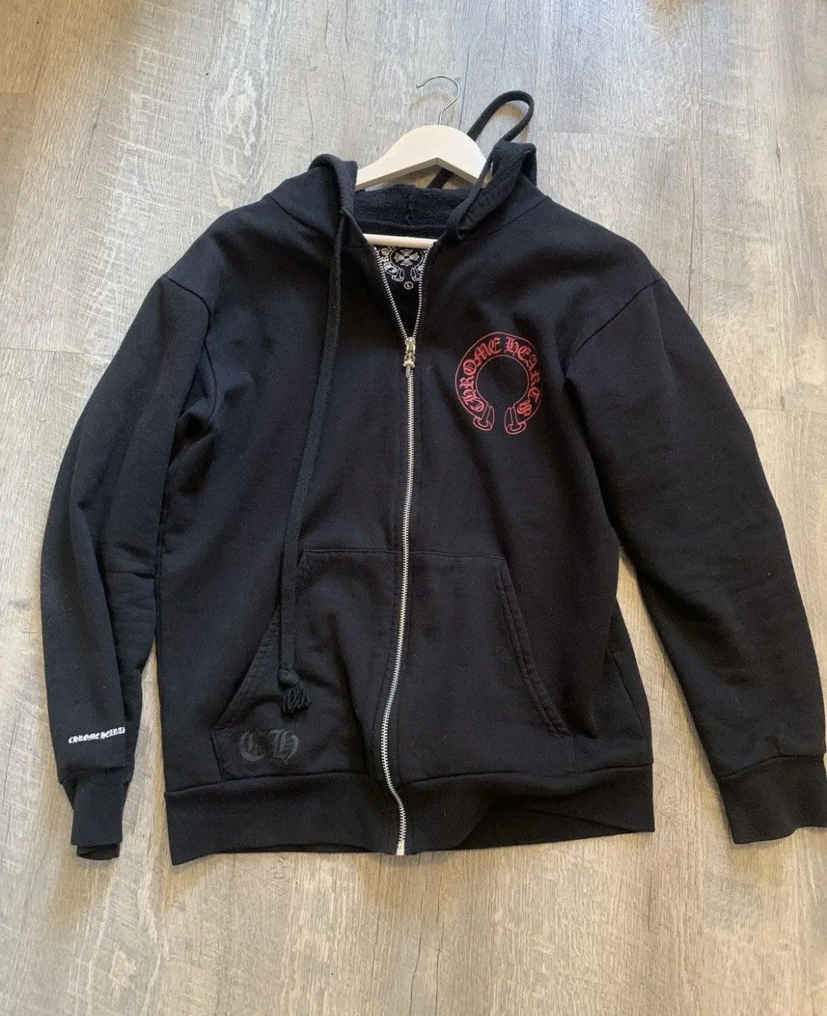 Chrome Hearts Chrome Hearts Red Horseshoe Cemetery Cross Hoodie Size US L / EU 52-54 / 3 - 2 Thumbnail
