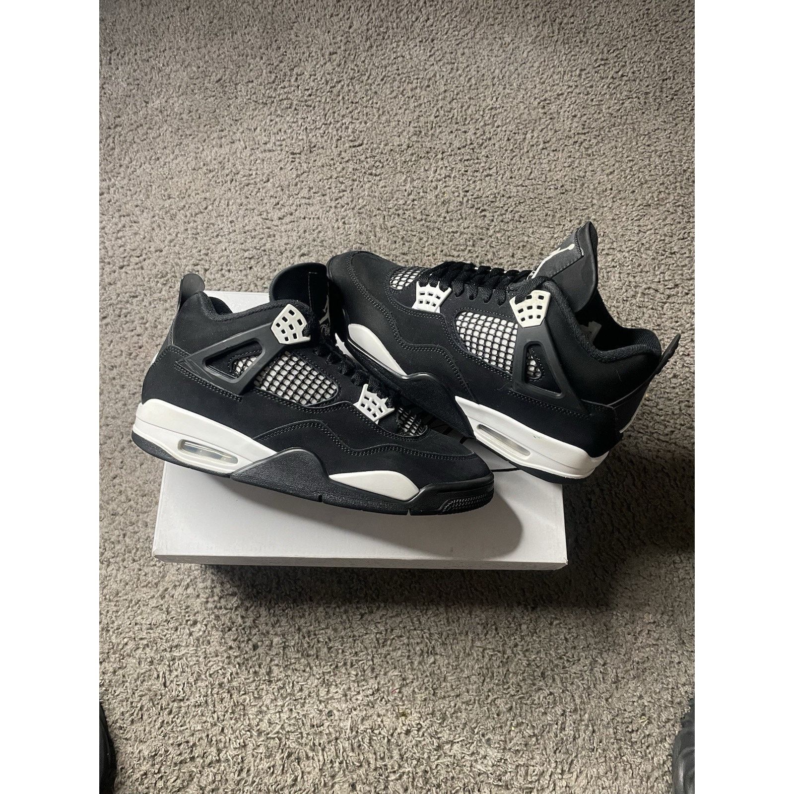Jordan Brand Size 8.5 - Air Jordan 4 Retro White Thunder Size US 8.5 / EU 41-42 - 2 Thumbnail