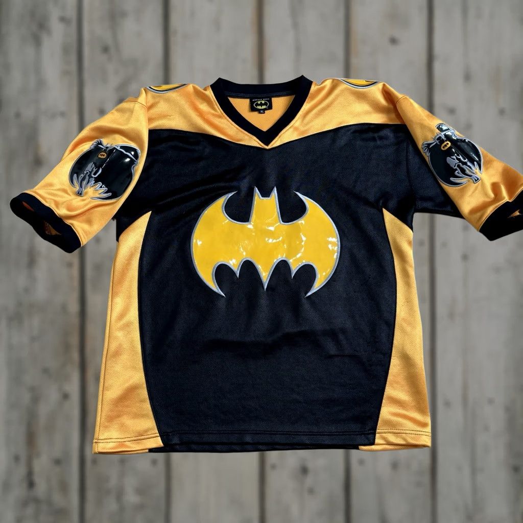 Vintage VINTAGE Warner Bros Batman Jersey T-Shirt XL Black Embroidered Retro 2002 HTF Mens Size US XL / EU 56 / 4 - 1 Thumbnail