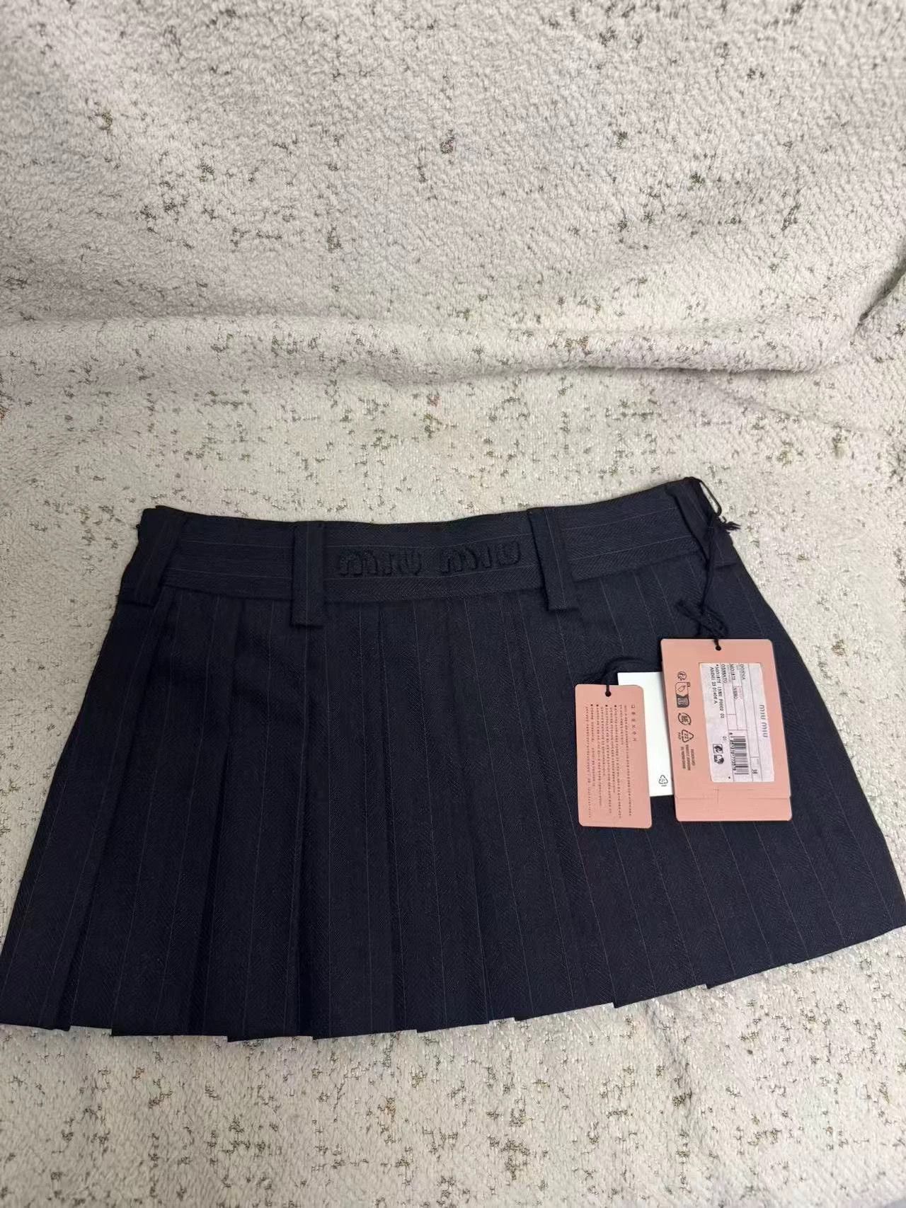 Miu Miu MIU MIU Wool Pleated Skirt NEW 38 Size 26" / US 2 / IT 38 - 1 Thumbnail