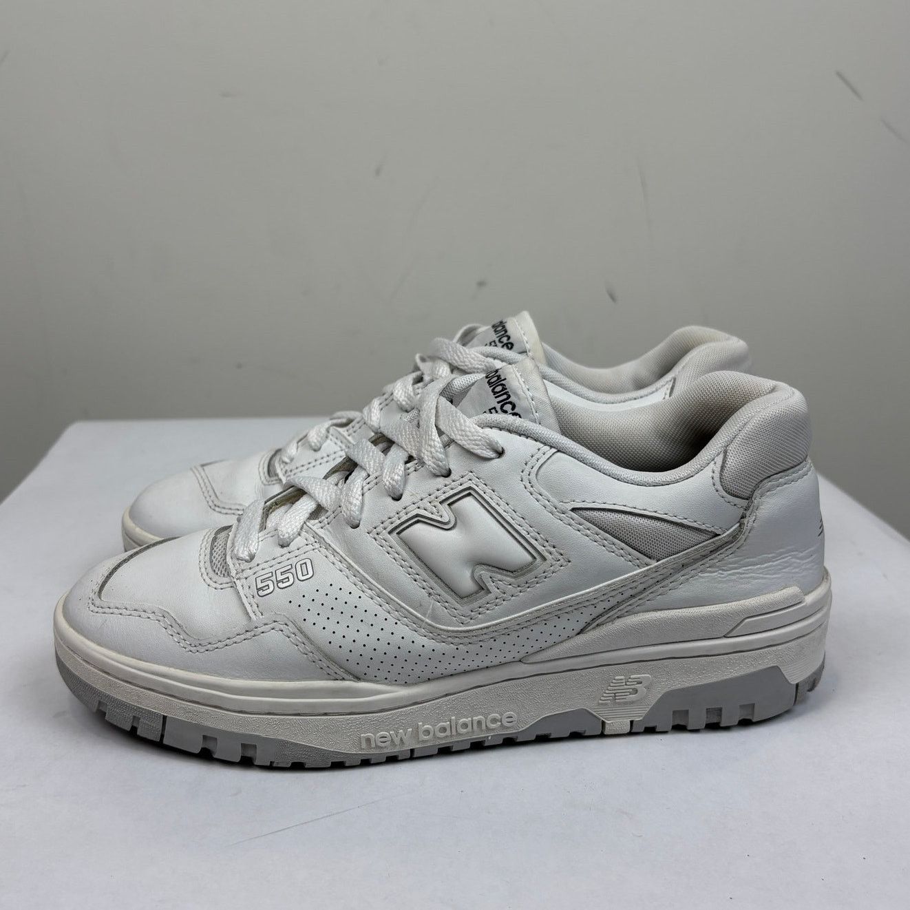 New Balance New Balance BB550 White Sneakers Shoes Unisex W's 7 M's 5.5 Size US 5.5 / EU 38 - 5 Thumbnail