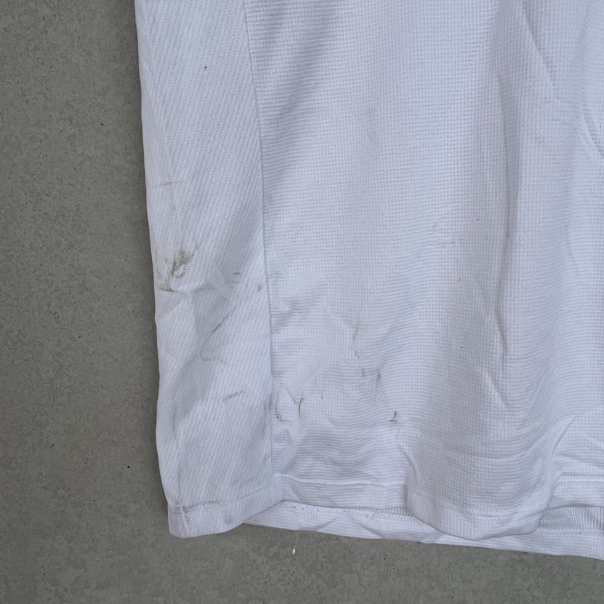Other Vintage UNIQLO White Castrol T-shirt Size XL Size US XL / EU 56 / 4 - 5 Thumbnail