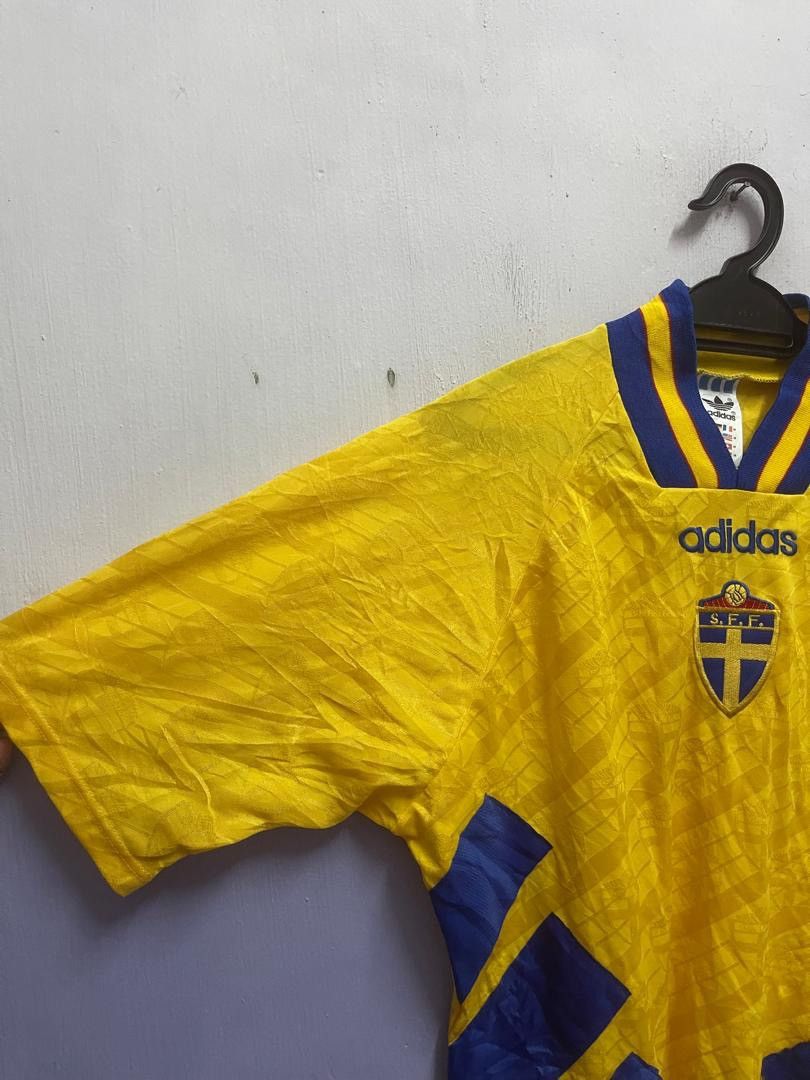 Vintage VINTAGE ADIDAS SWEDEN 1994 1996 HOME SHIRT FOOTBALL JERSEY Size US M / EU 48-50 / 2 - 2 Thumbnail
