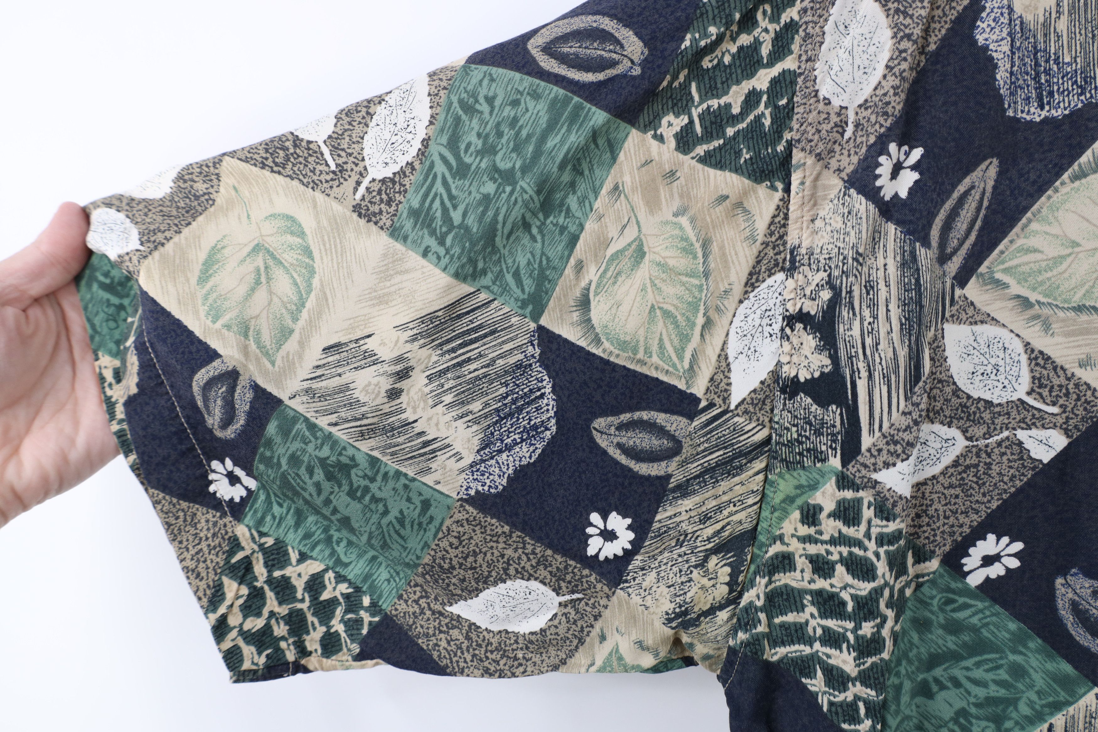 Vintage Vintage 90s Streetwear Leaf Rayon Collared Button Shirt Size US L / EU 52-54 / 3 - 7 Thumbnail