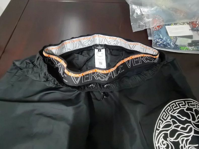 Versace Versace Main line casual shorts Size US 30 / EU 46 - 7 Thumbnail