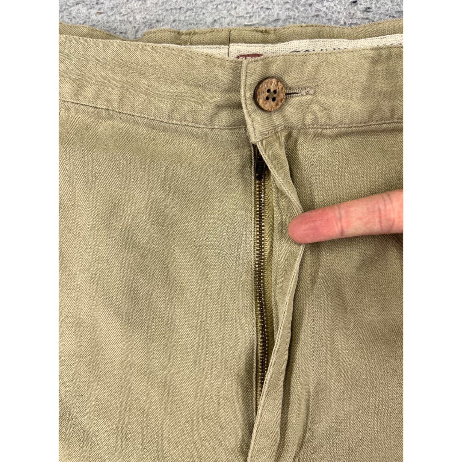 Tommy Bahama Tommy Bahama Shorts Men 38 Beige Pleated Bermuda Silk Blend Casual Cargo Pockets 9in Inseam Beach Aloha Mens Size US 38 / EU 54 - 6 Thumbnail