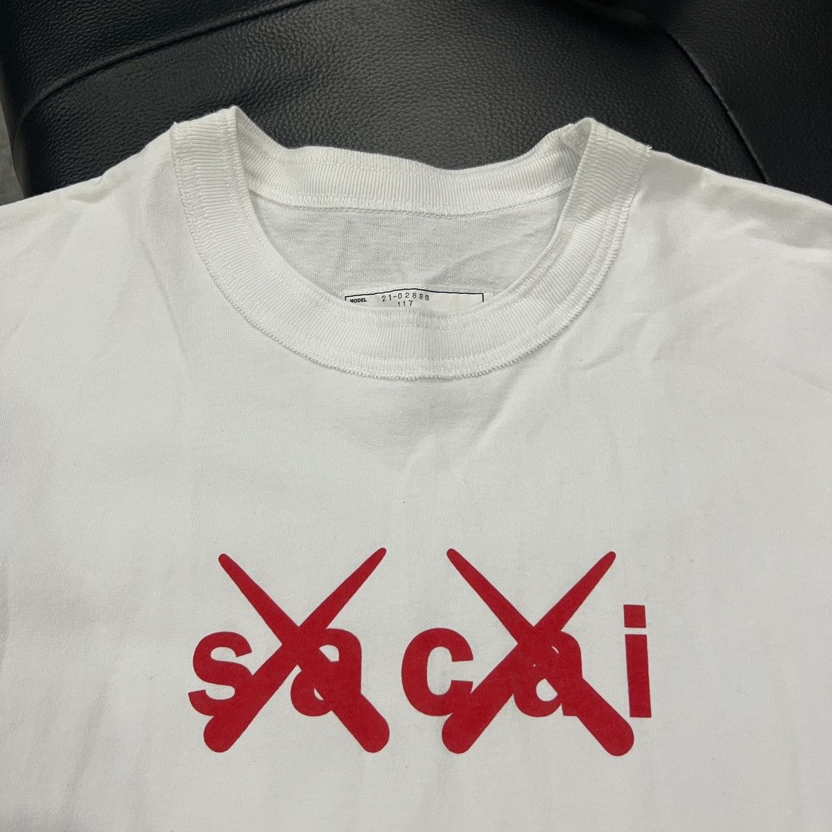 Sacai Sacai FW21 by KAWS Logo T-Shirt Size US L / EU 52-54 / 3 - 4 Thumbnail