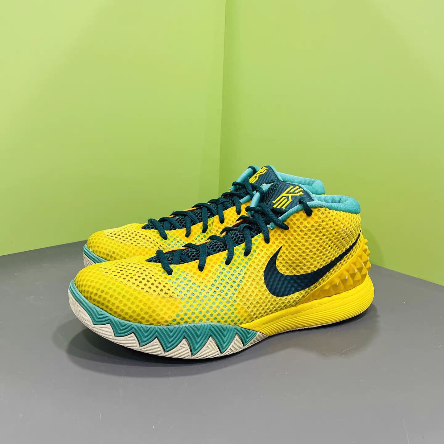 Nike Nike Kyrie 1 Basketball Shoes K15 Size US 12 / EU 45 - 1 Thumbnail