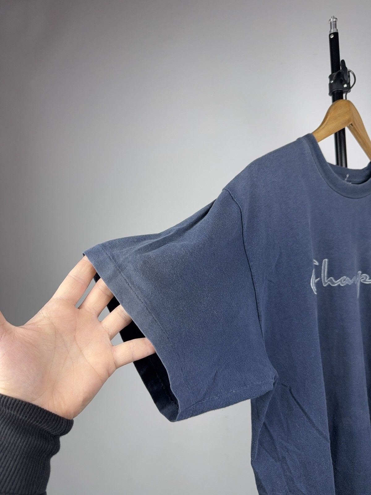 Champion 90s Champion Vintage Faded Single Stitch Logo Tee Navy Size US L / EU 52-54 / 3 - 7 Thumbnail