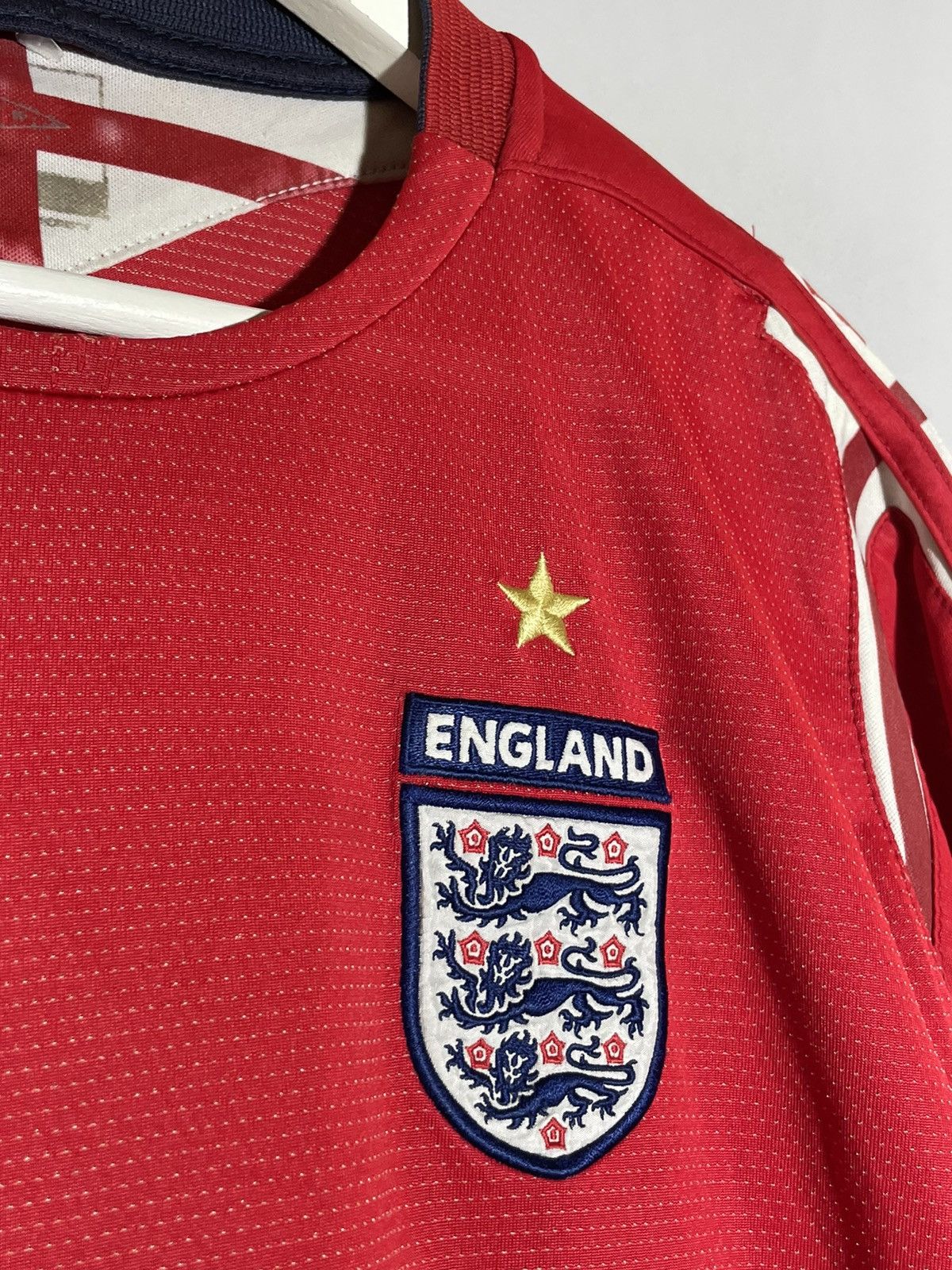 Umbro × Vintage England Umbro Vintage 2004 Away Football Long Sleeve Size US L / EU 52-54 / 3 - 4 Thumbnail