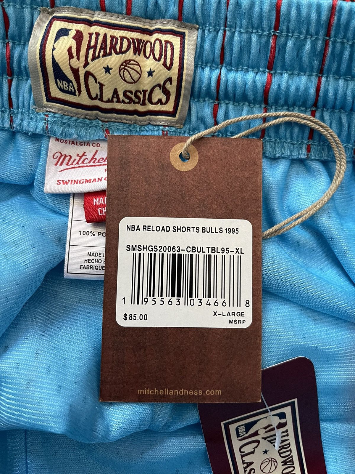 Mitchell & Ness Chicago Bulls Hardwood Classic Reload Swingman Shorts Size US 38 / EU 54 - 8 Thumbnail