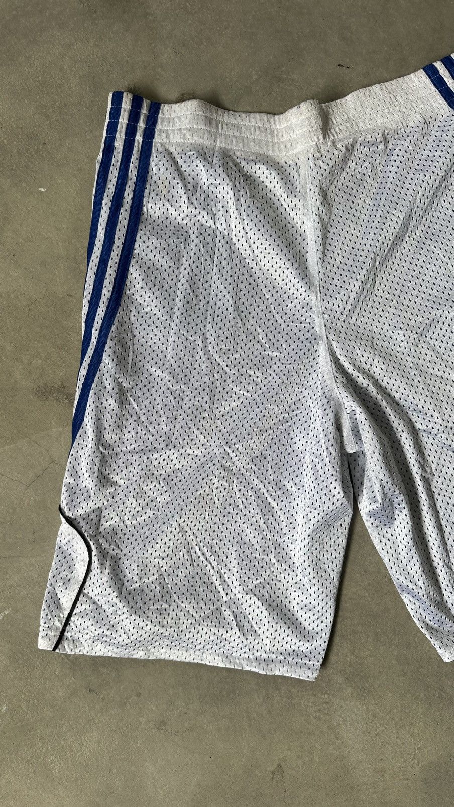 Adidas VINTAGE ADIDAS REVERSIBLE BASKETBALL SHORT Size US 34 / EU 50 - 6 Thumbnail