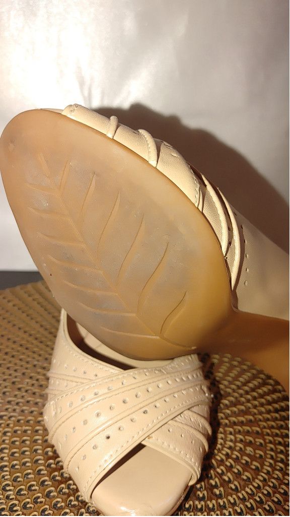 Nude Nurture Pixie Leather Peep Toe Heels Size 6M Size US 6 / IT 36 - 6 Thumbnail