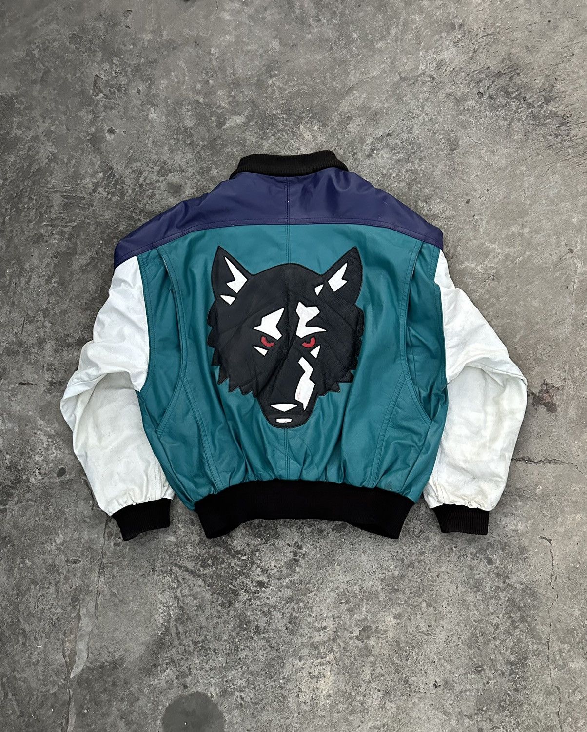 Vintage Vintage 90s Leather Bomber Jacket – Wolf Back Graphic Size US L / EU 52-54 / 3 - 1 Thumbnail