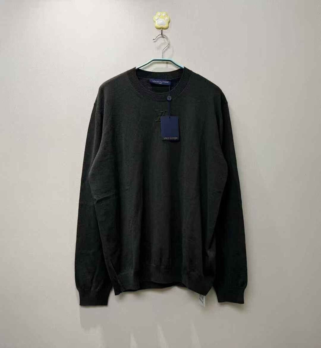 Louis Vuitton Louis Vuitton Embossed Logo Sweater 4L Size US XL / EU 56 / 4 - 1 Thumbnail