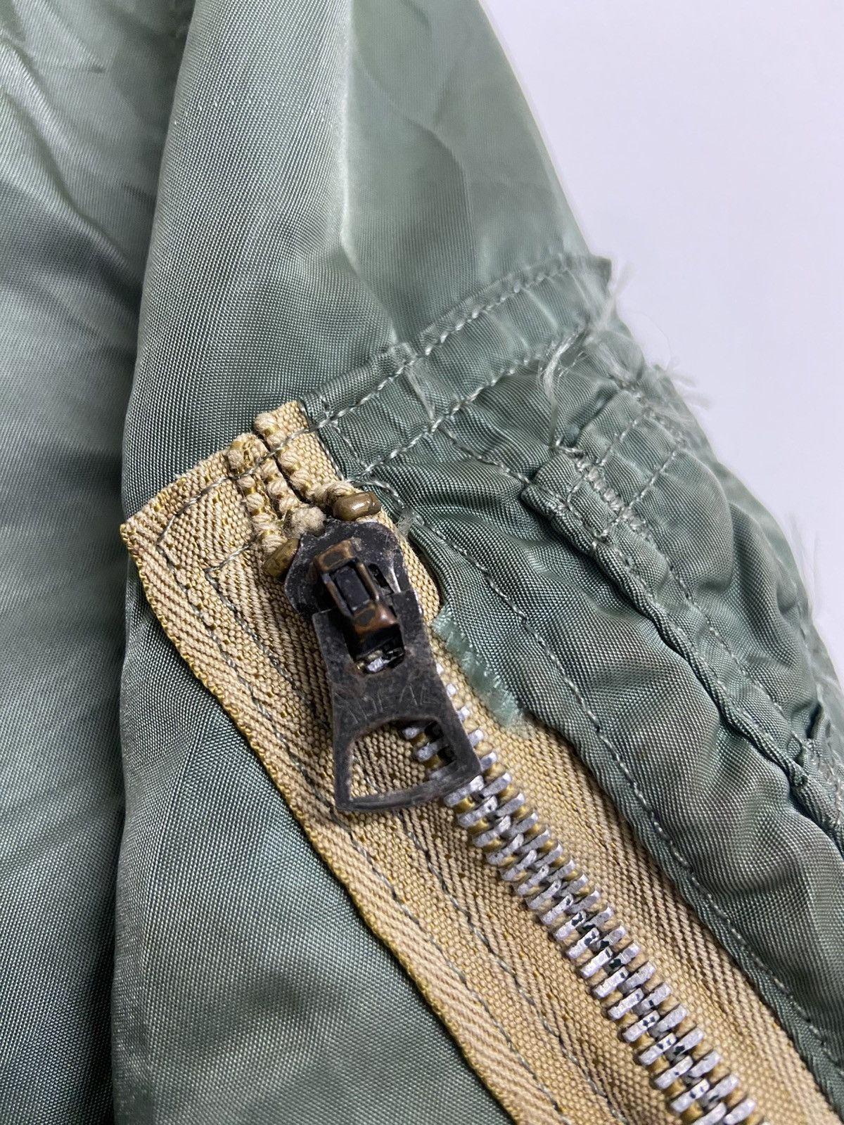 Alpha Industries Vintage 70s Alpha Industries MA1 Flight Bomber Jacket Size US M / EU 48-50 / 2 - 4 Thumbnail