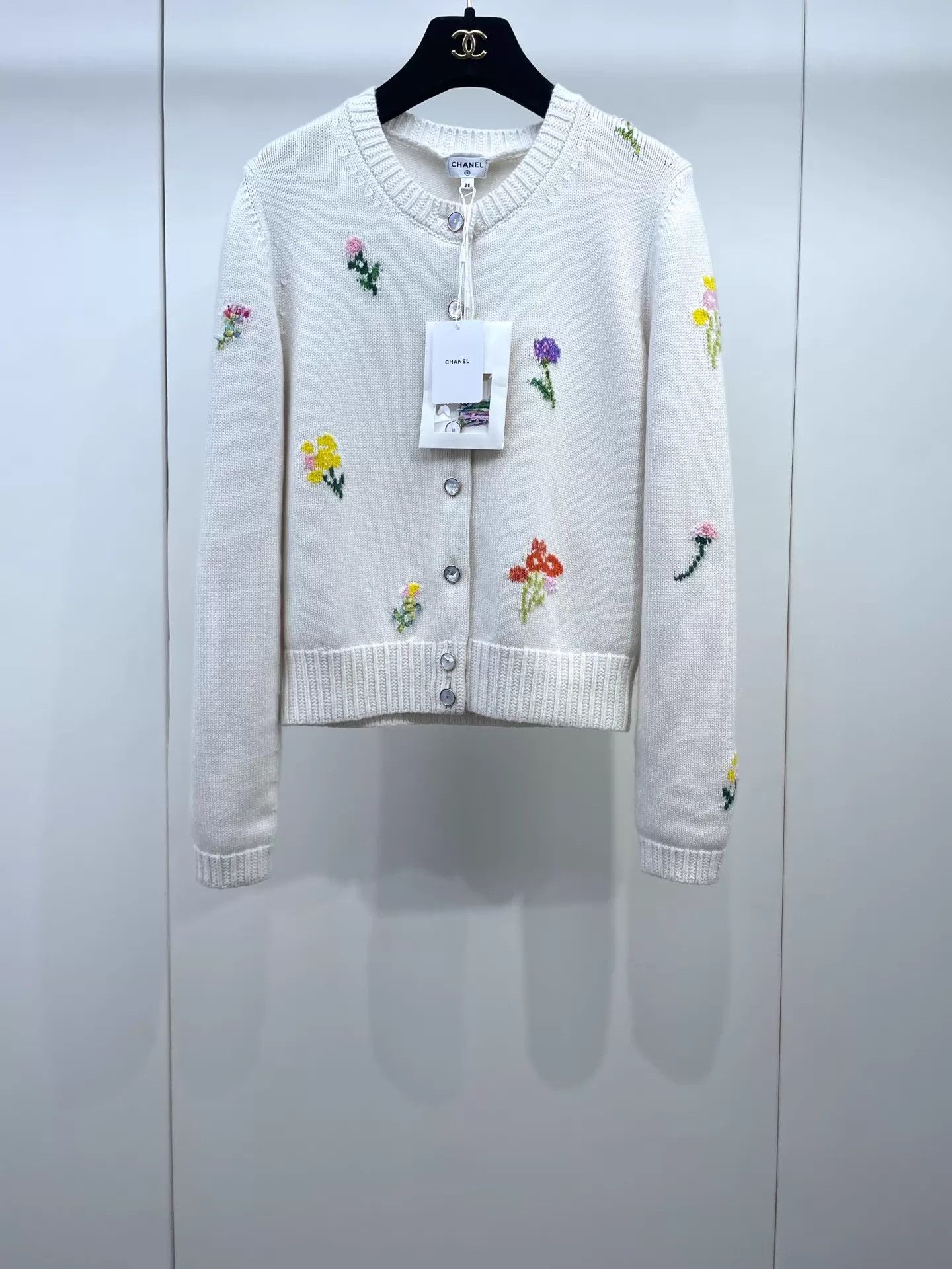 Chanel Chanel 26P Knit Jacquard Cardigan 38 99 New Size S / US 4 / IT 40 - 1 Thumbnail