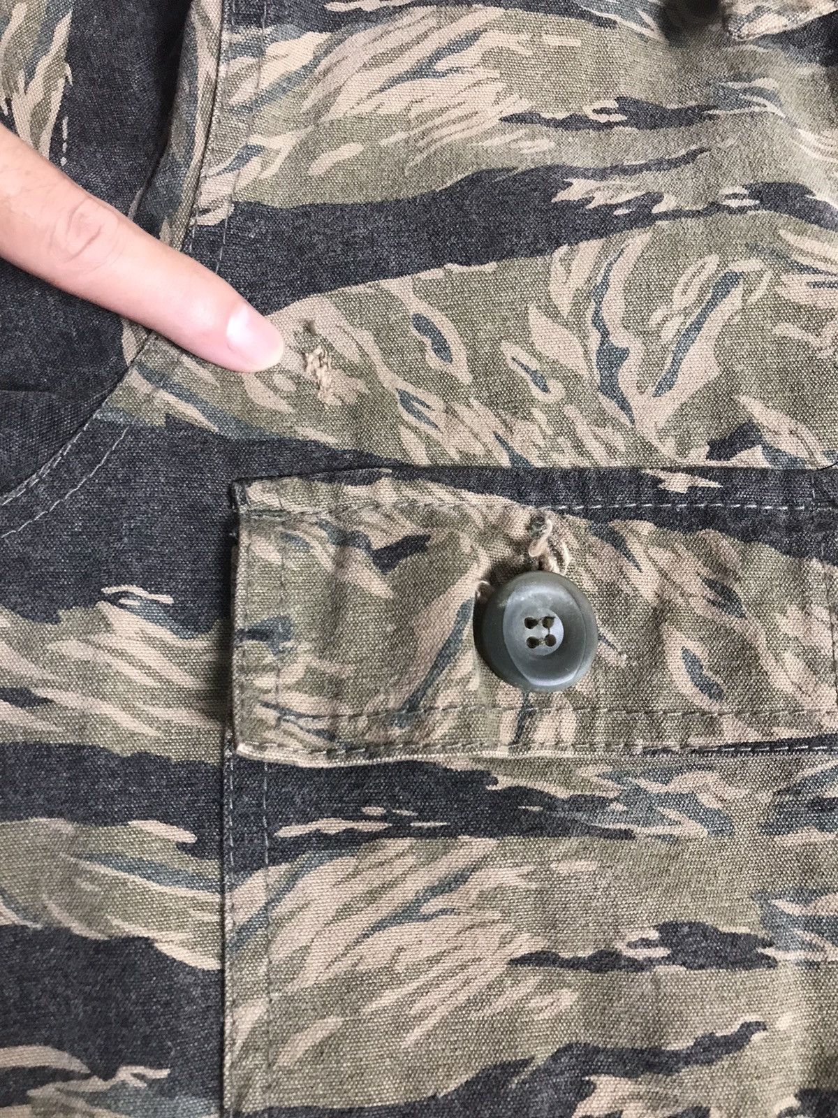 Designer × Vintage Tiger Stripe "World Famous" Size US M / EU 48-50 / 2 - 4 Thumbnail