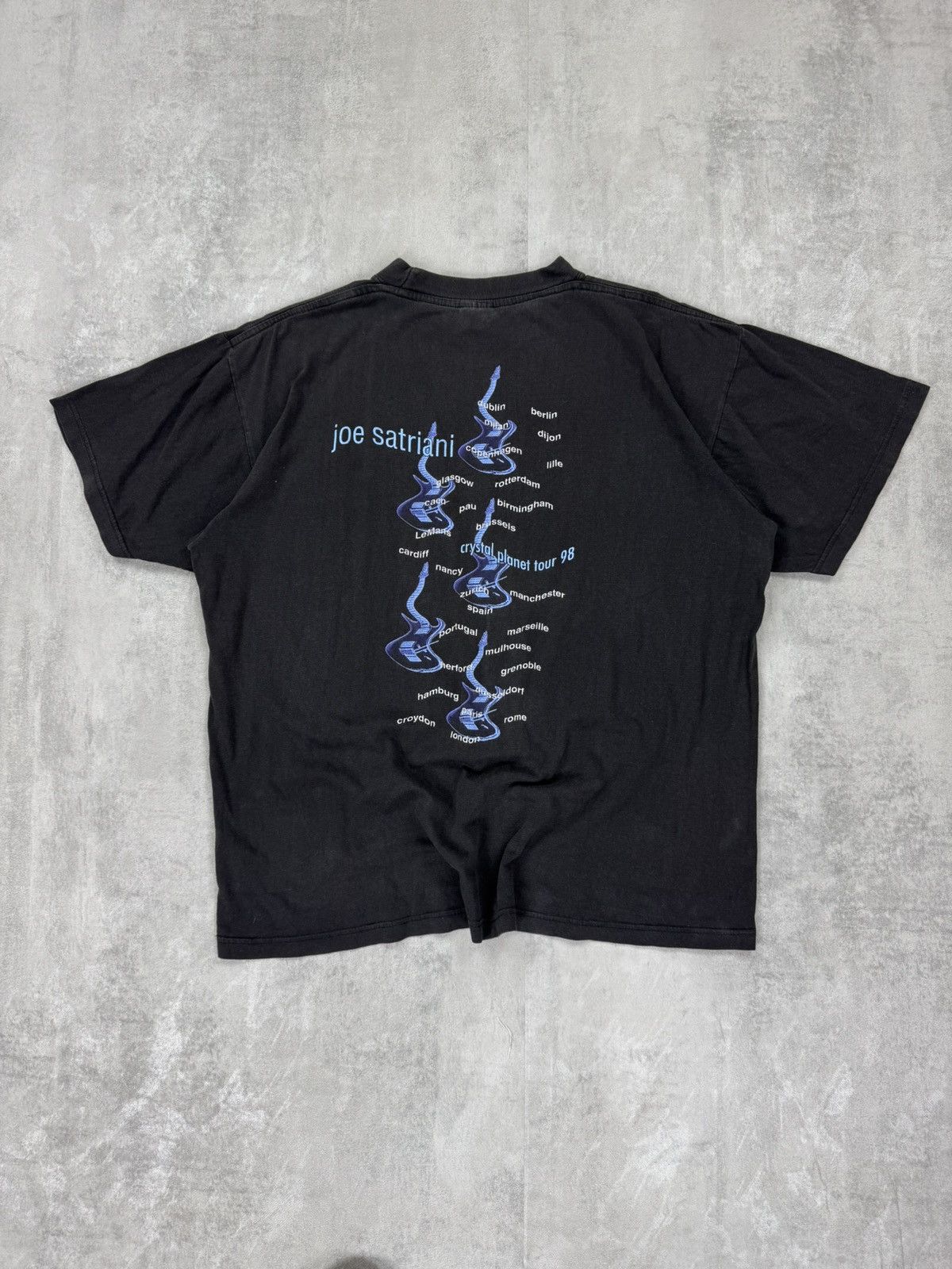 Vintage JOE SATRIANI Crystal Planet Tour 1998 T-shirt size M-L Size US M / EU 48-50 / 2 - 3 Thumbnail