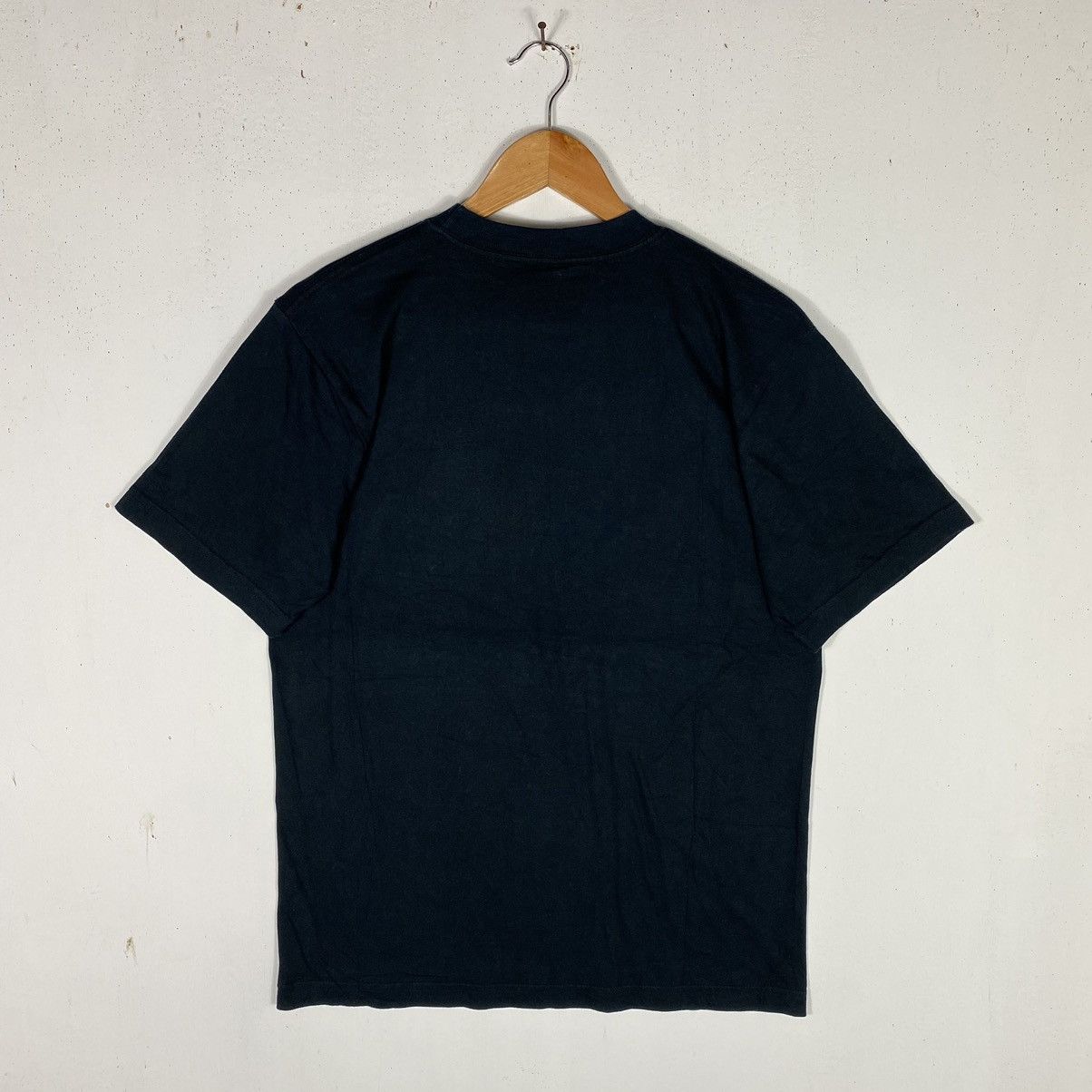 Anime × Japanese Brand × Vintage ONE PIECE RED HAIR PIRATES CAPTAIN RED HAIRED SHANKS TEE Size US M / EU 48-50 / 2 - 6 Thumbnail