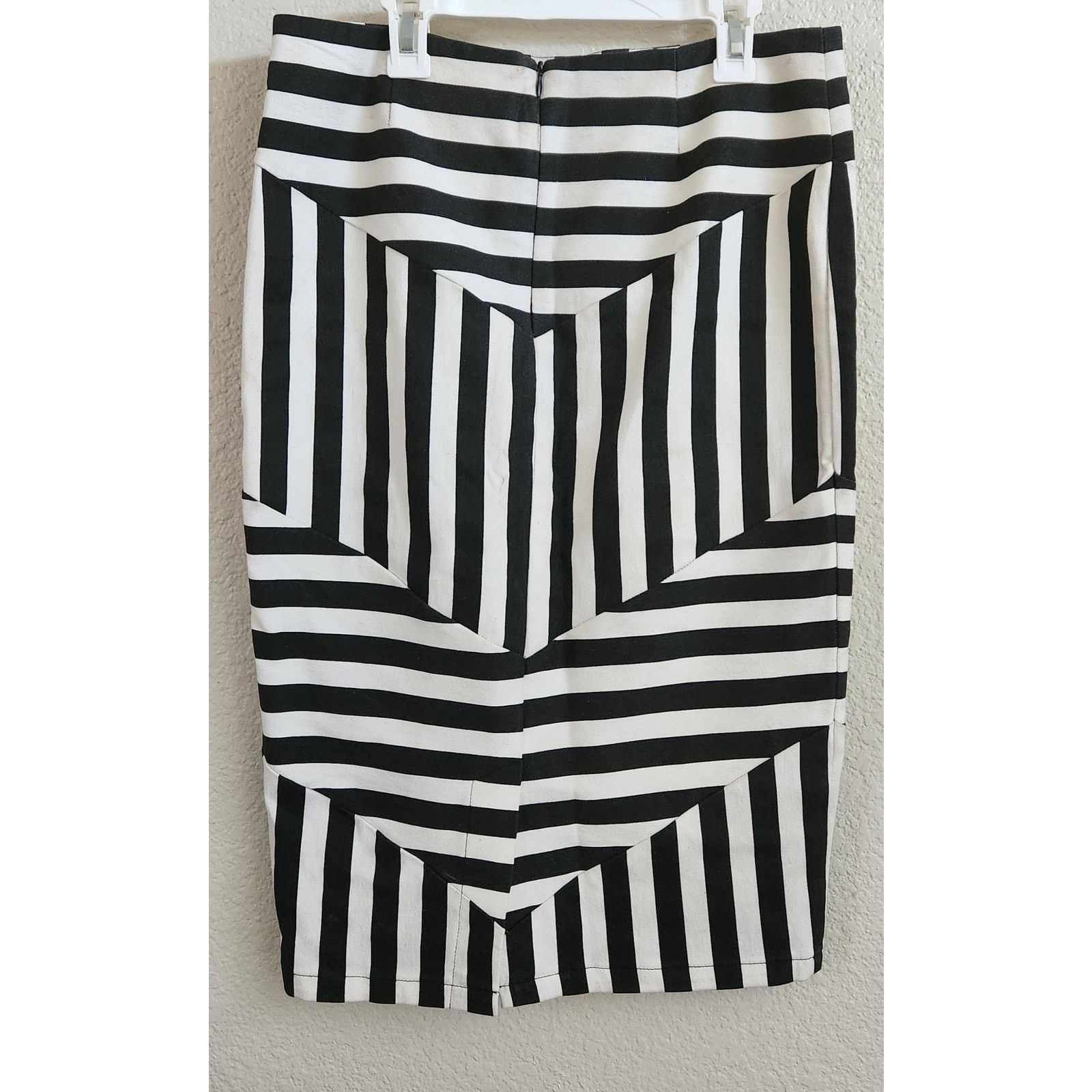 Other Venus Black White Stripe Pencil Skirt 10 Lightweight Size 32" / US 10 / IT 46 - 2 Thumbnail