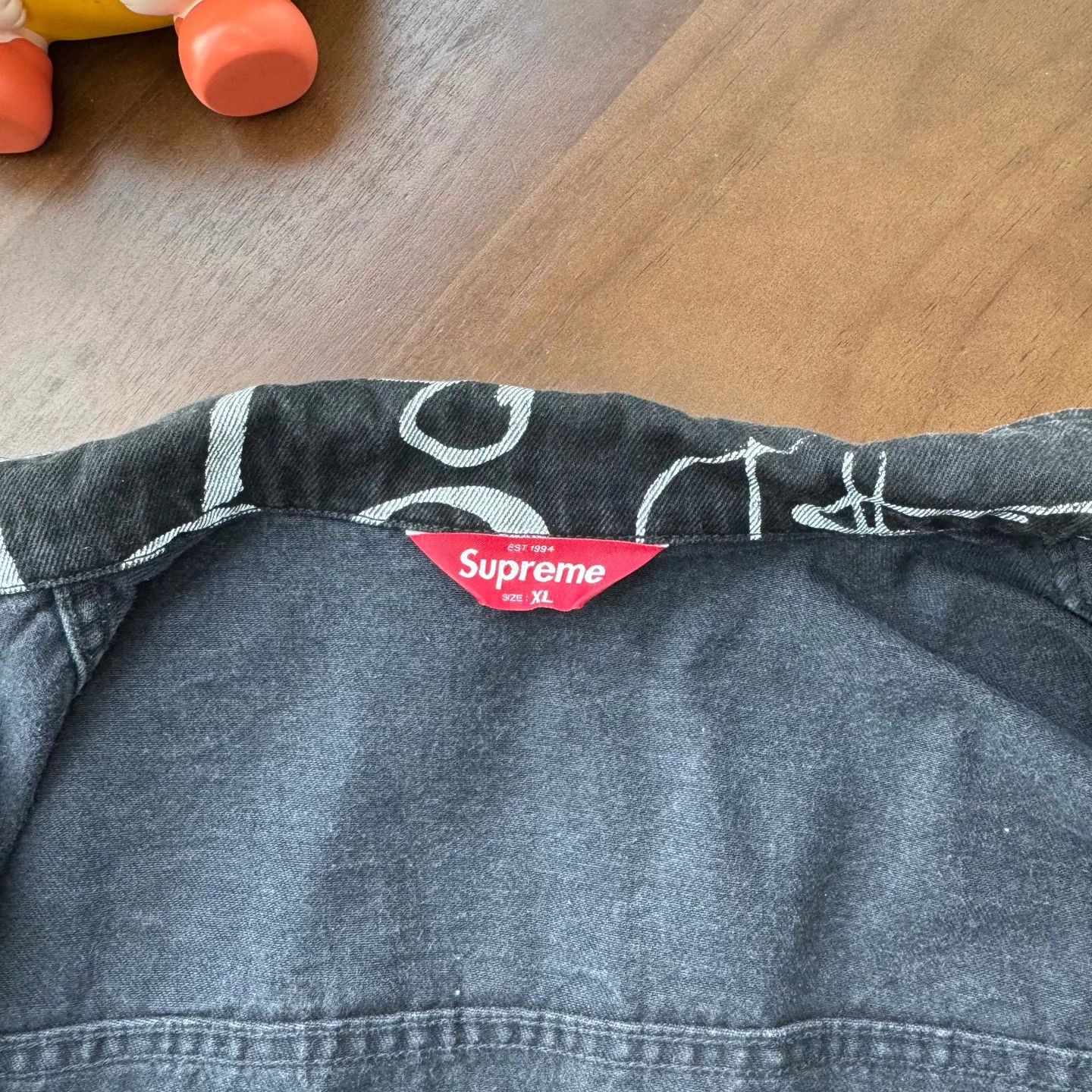 Supreme Supreme logo print black and white denim jacket Size US XL / EU 56 / 4 - 7 Thumbnail