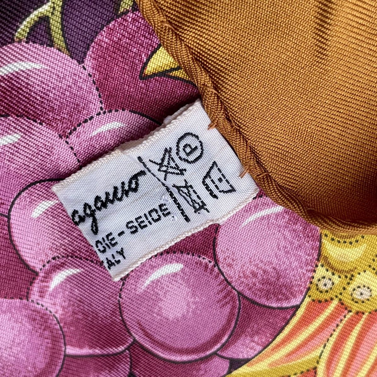 Salvatore Ferragamo × Vintage Vintage Salvatore Ferragamo Silk Scarf with fowl & harvest Size ONE SIZE - 8 Thumbnail