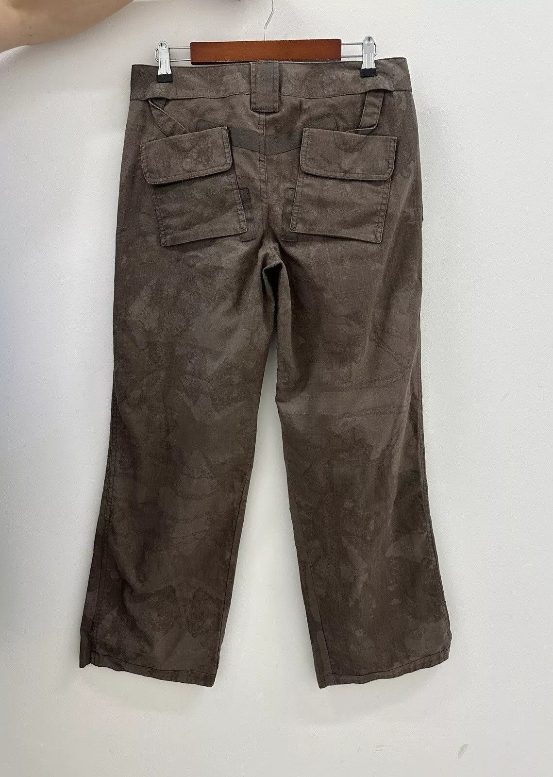 Nike Vintage Nike Acg 2000s Y2k Wide Baggy Pants Pocket Camo Size 27" / US 4 / IT 40 - 2 Thumbnail