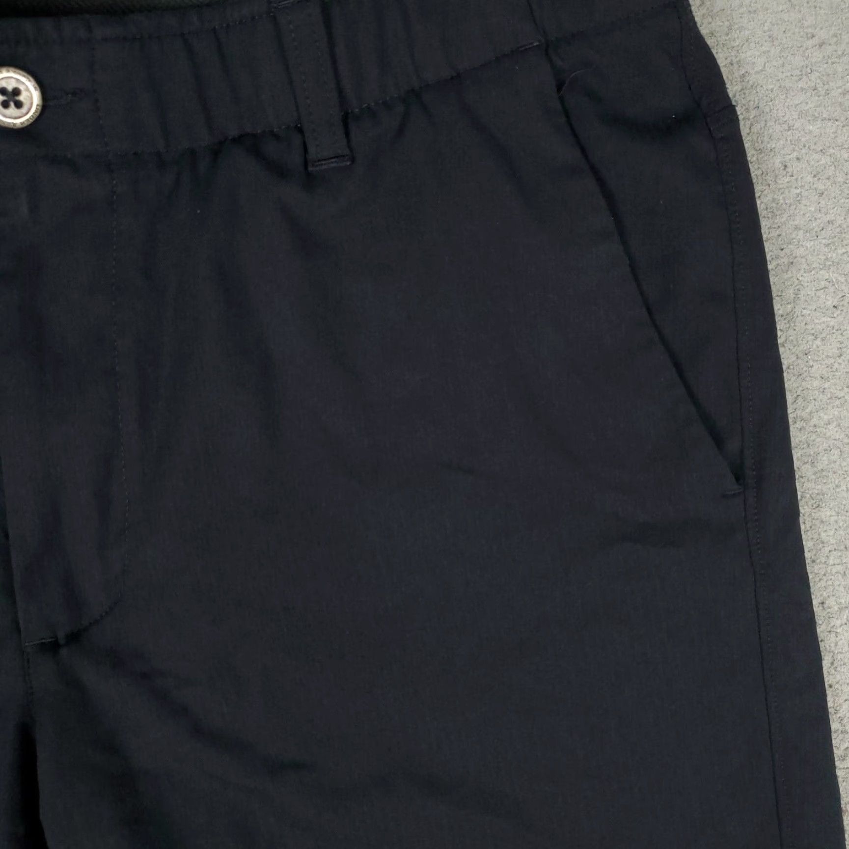 Under Armour Under Armour Mens Shorts Size 36 Black Chino Flat Front Casual Fit Regular Pocket Slash Front Logo Polyester Spandex 36 Size US 36 / EU 52 - 4 Thumbnail