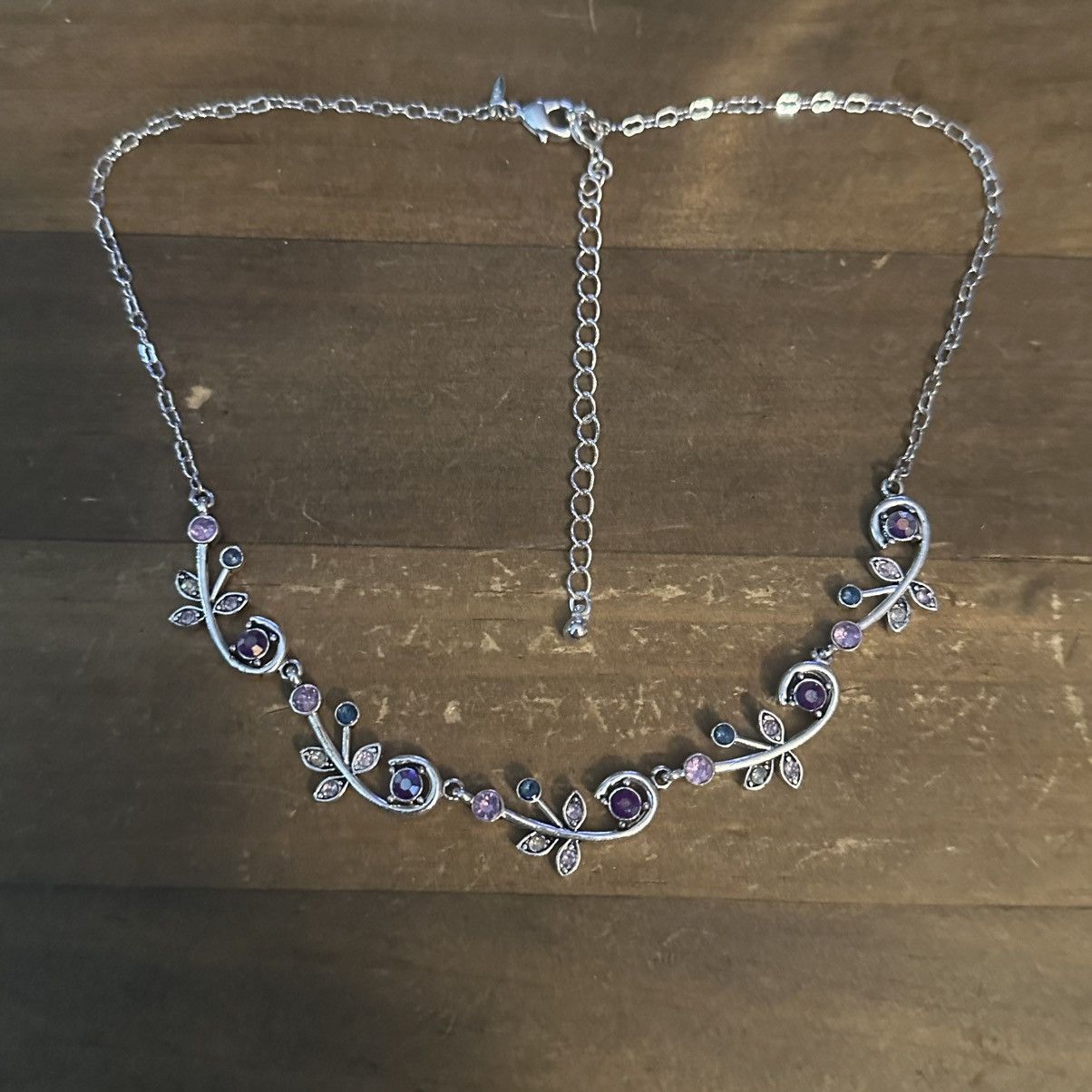 Other Avon Sparkly Vine silver tone gemstone necklace Size ONE SIZE - 2 Thumbnail
